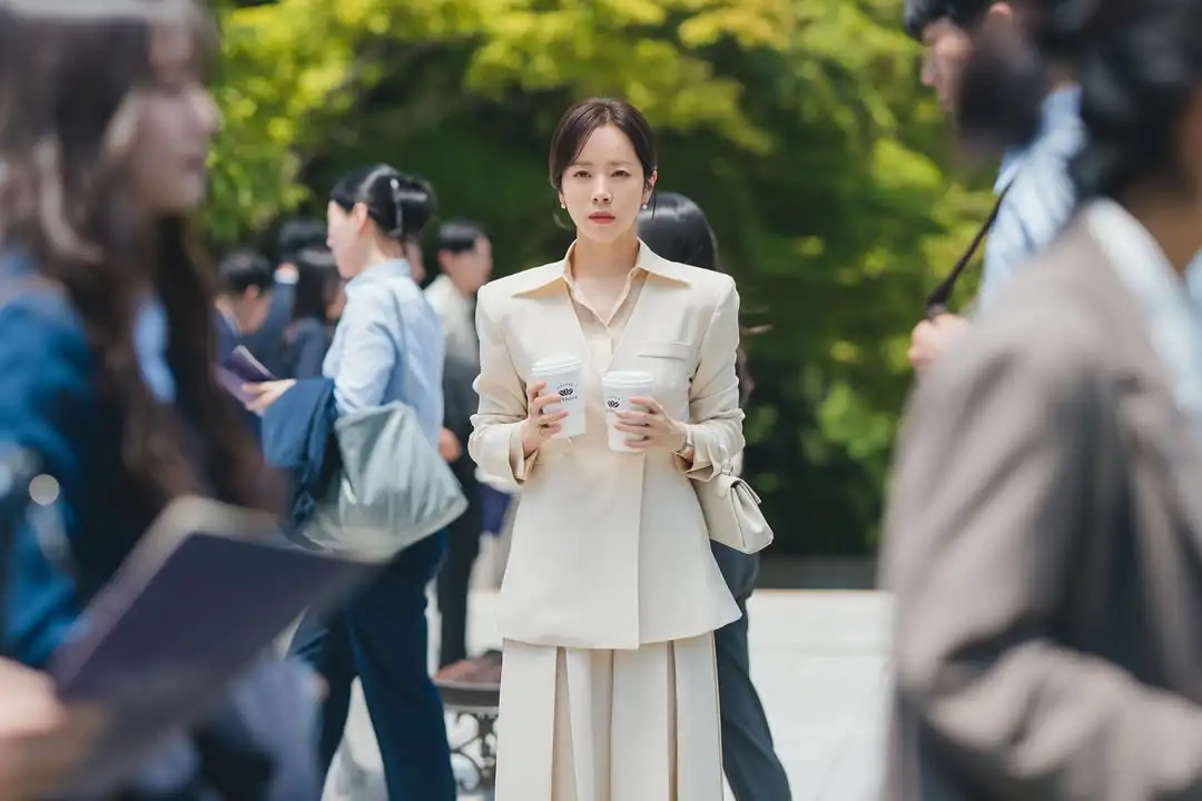 职场女王的西装杀疯了!韩志旼《我的完美秘书》穿搭每一套都想抄作业 职场女王的西装杀疯了!韩志旼《我的完美秘书》穿搭每一套都想抄作业