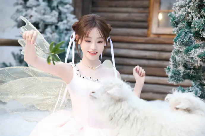 祝绪丹”小天使”造型爆火!3招教你用平价穿出明星级梦幻感 祝绪丹”小天使”造型爆火!3招教你用平价穿出明星级梦幻感