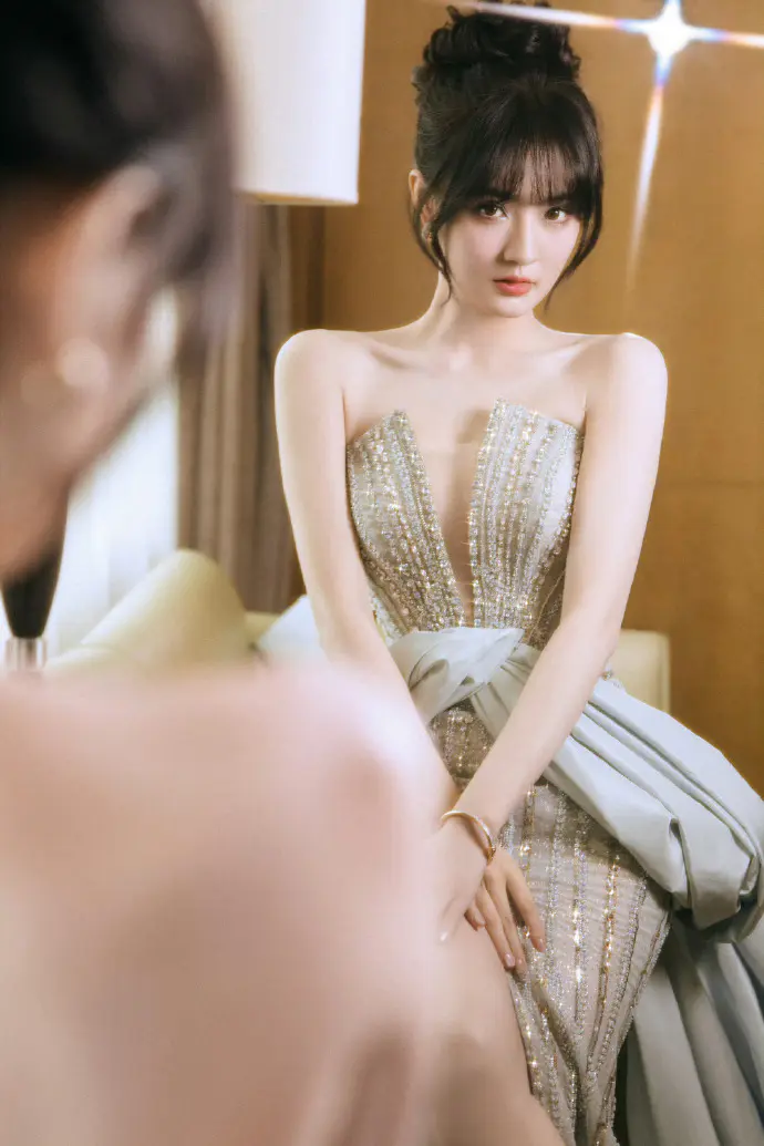 徐璐时尚造型美上热搜!普通人学会这4招秒变”人间富贵花 徐璐时尚造型美上热搜!普通人学会这4招秒变”人间富贵花