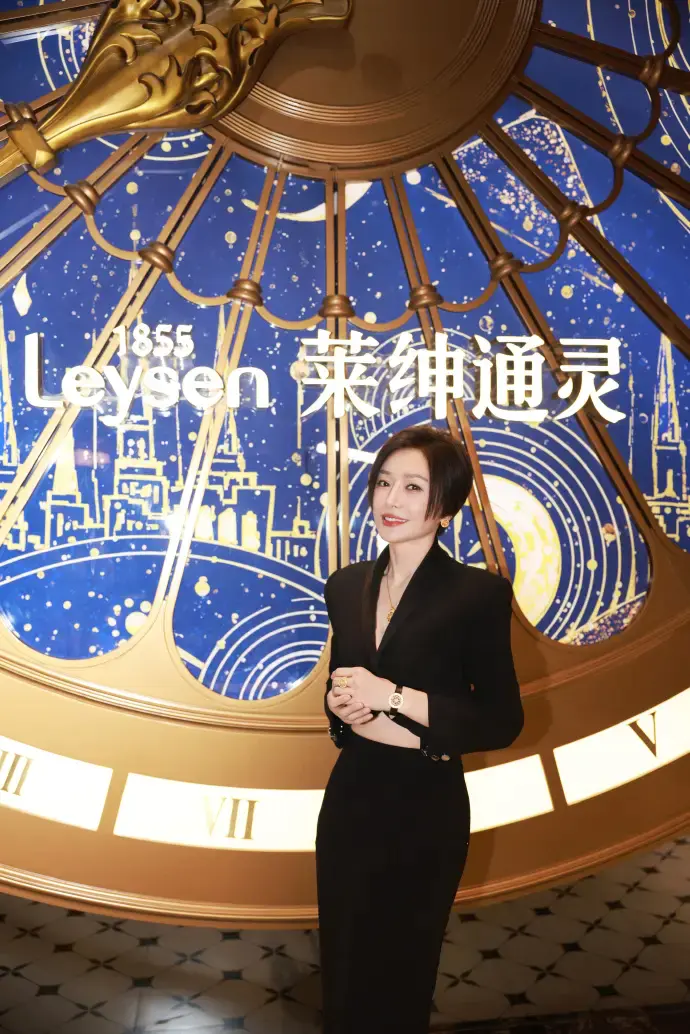 30岁+如何穿出少女感?秦岚上短下长穿搭法太绝了!普通人照搬这3招美出新高度 30岁+如何穿出少女感?秦岚上短下长穿搭法太绝了!普通人照搬这3招美出新高度
