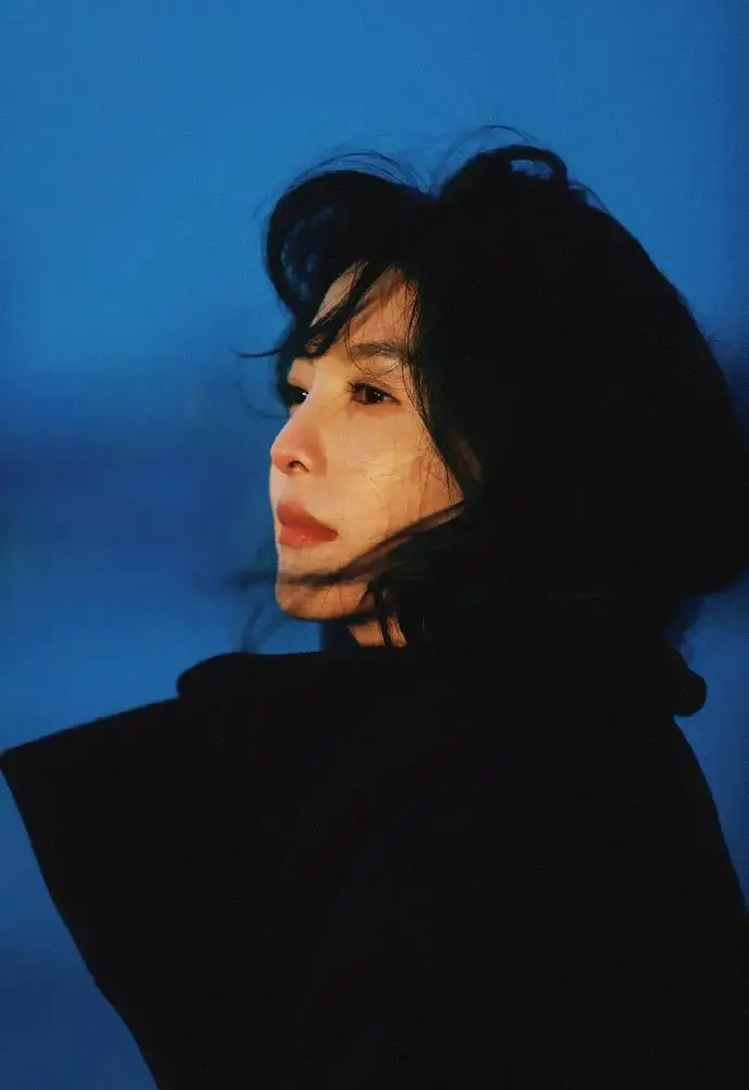 撞脸宋慧乔的秘密全在这件大衣!章若楠冬日穿搭教科书助你3招穿出贵气感 撞脸宋慧乔的秘密全在这件大衣!章若楠冬日穿搭教科书助你3招穿出贵气感
