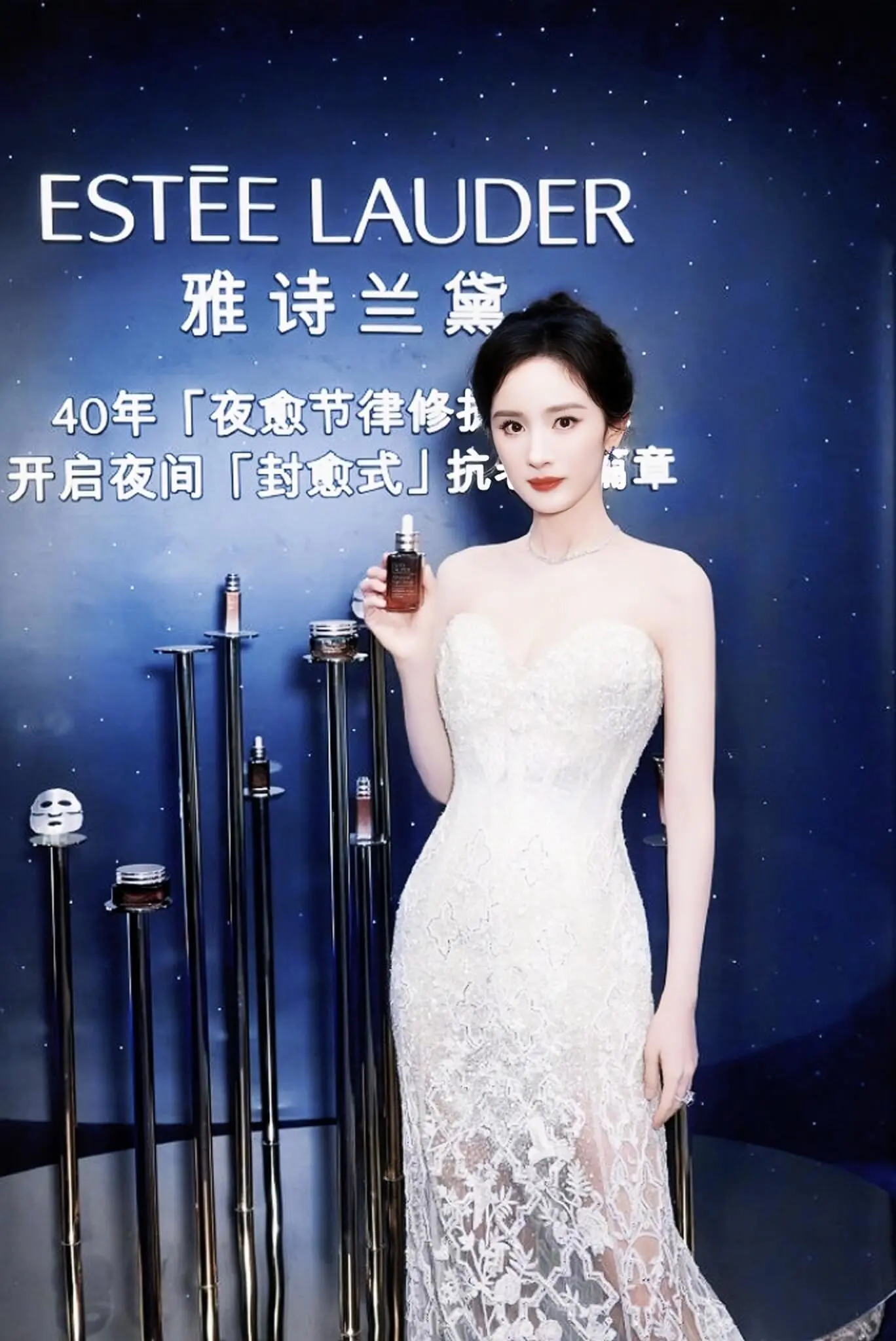 杨幂红毯封神造型解析!三招教你穿出优雅不费力的明星氛围感 杨幂红毯封神造型解析!三招教你穿出优雅不费力的明星氛围感