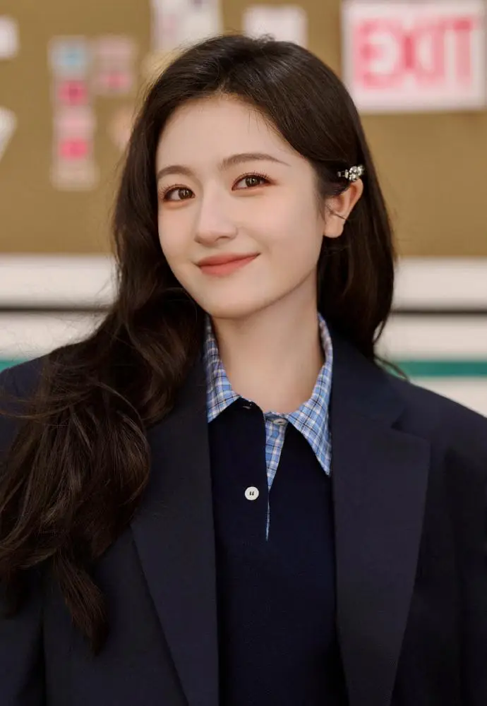 00后都在追的学院风穿搭!李兰迪教科书级「甜酷少女」穿法,小个子直接抄作业 00后都在追的学院风穿搭!李兰迪教科书级「甜酷少女」穿法,小个子直接抄作业