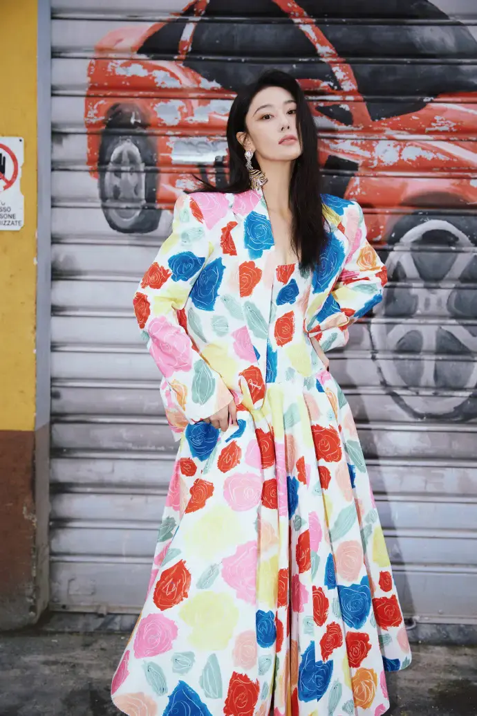 张馨予穿成”花海女王”被夸爆!普通人照搬这3招也能美出圈! 张馨予穿成”花海女王”被夸爆!普通人照搬这3招也能美出圈!