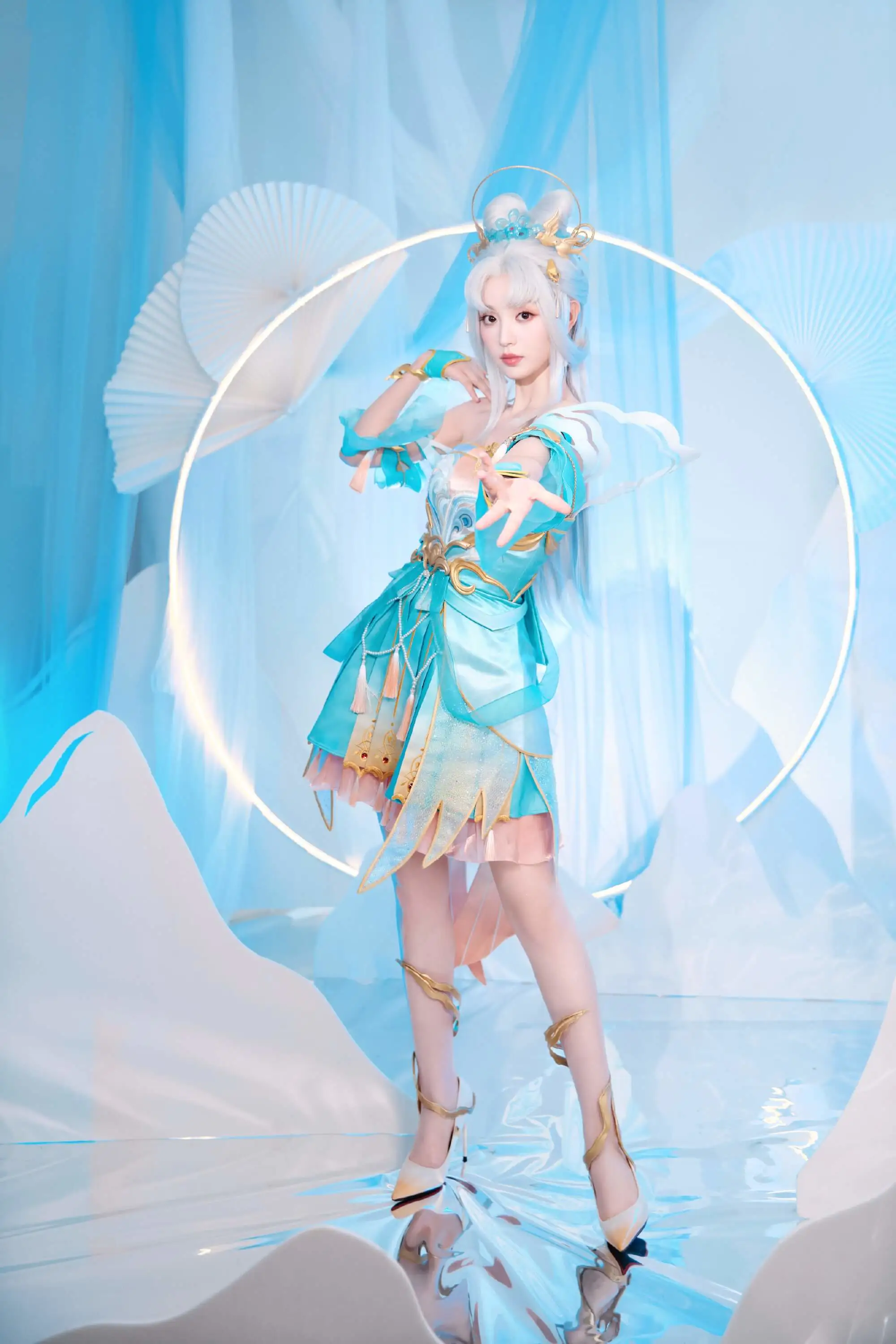 女明星集体变身峡谷仙女?田曦薇的出圈穿搭藏了3个心机! 女明星集体变身峡谷仙女?田曦薇的出圈穿搭藏了3个心机!