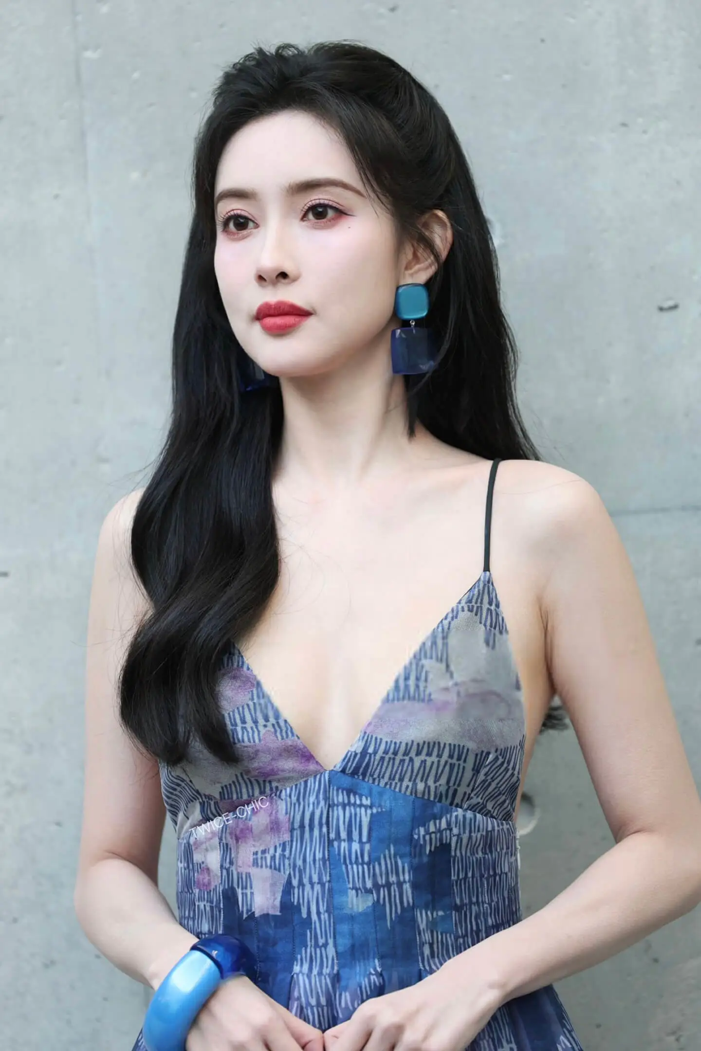 孟子义穿紫色长裙高调亮相Emporio Armani 2025秋冬大秀 孟子义穿紫色长裙高调亮相Emporio Armani 2025秋冬大秀