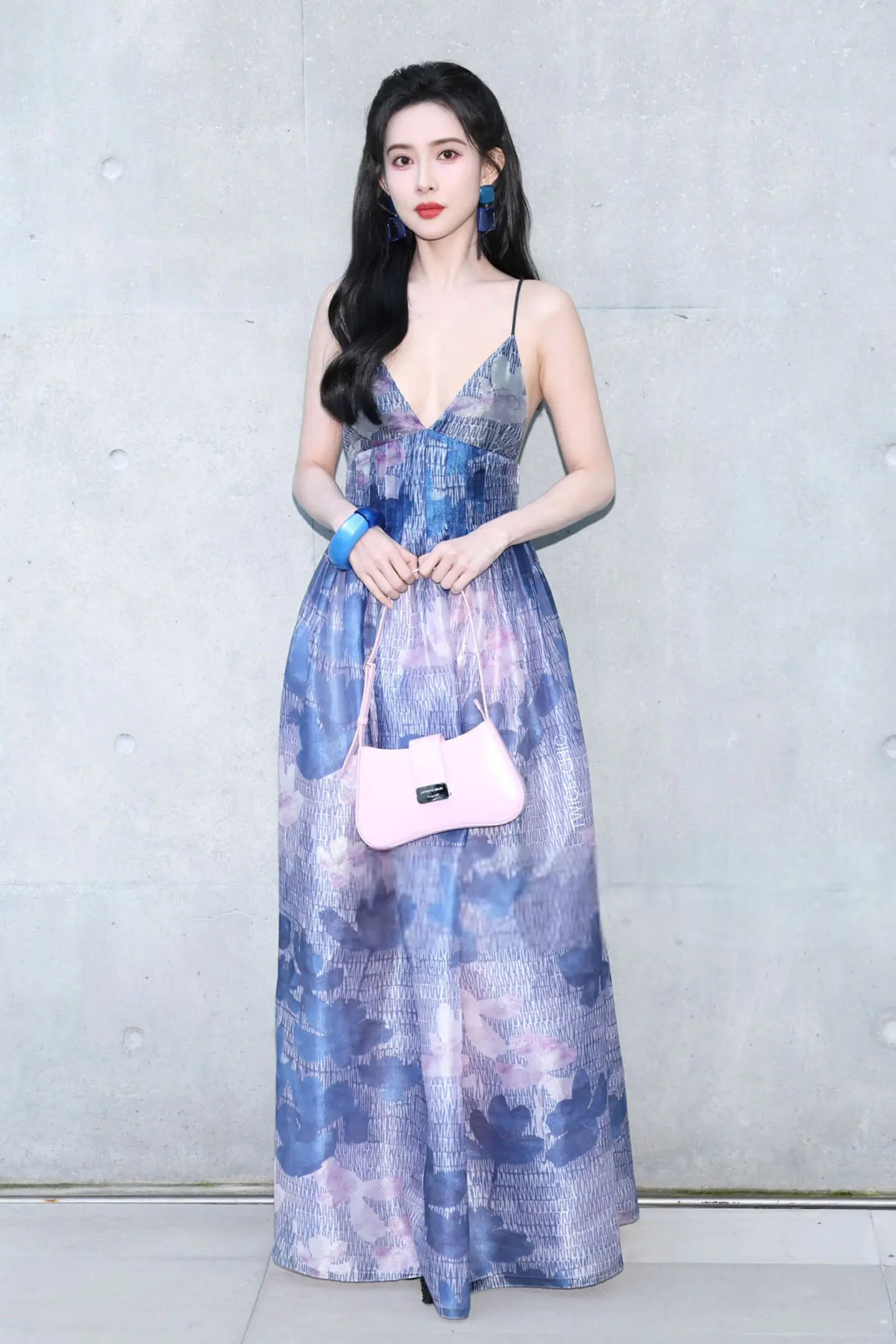 孟子义穿紫色长裙高调亮相Emporio Armani 2025秋冬大秀 孟子义穿紫色长裙高调亮相Emporio Armani 2025秋冬大秀