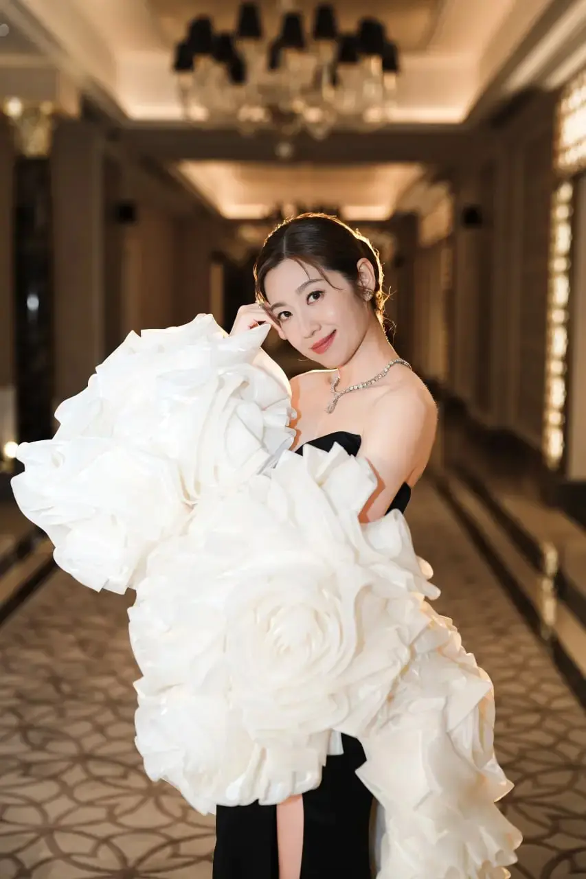 40+女性如何穿出高级感?陈自瑶教科书式穿搭解析,简单穿出优雅性感! 40+女性如何穿出高级感?陈自瑶教科书式穿搭解析,简单穿出优雅性感!