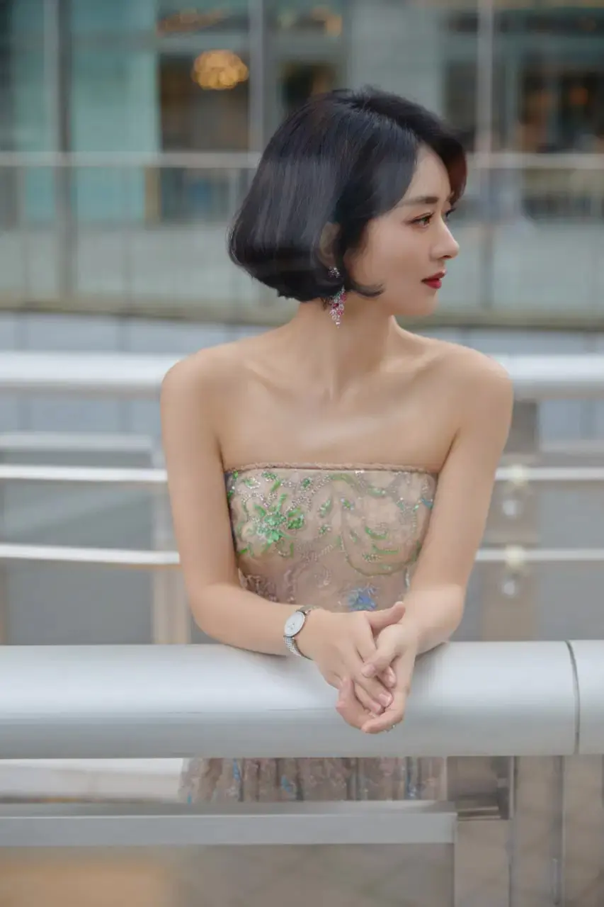 赵丽颖的时尚觉醒:从“甜妹”到“东方缪斯”,普通人的美学蜕变启示录 赵丽颖的时尚觉醒:从“甜妹”到“东方缪斯”,普通人的美学蜕变启示录