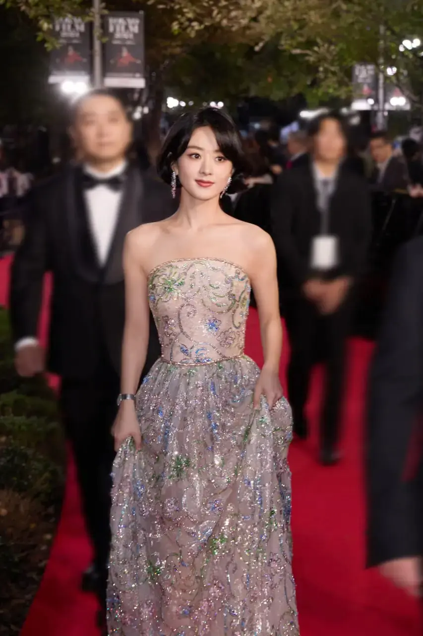 赵丽颖的时尚觉醒:从“甜妹”到“东方缪斯”,普通人的美学蜕变启示录 赵丽颖的时尚觉醒:从“甜妹”到“东方缪斯”,普通人的美学蜕变启示录