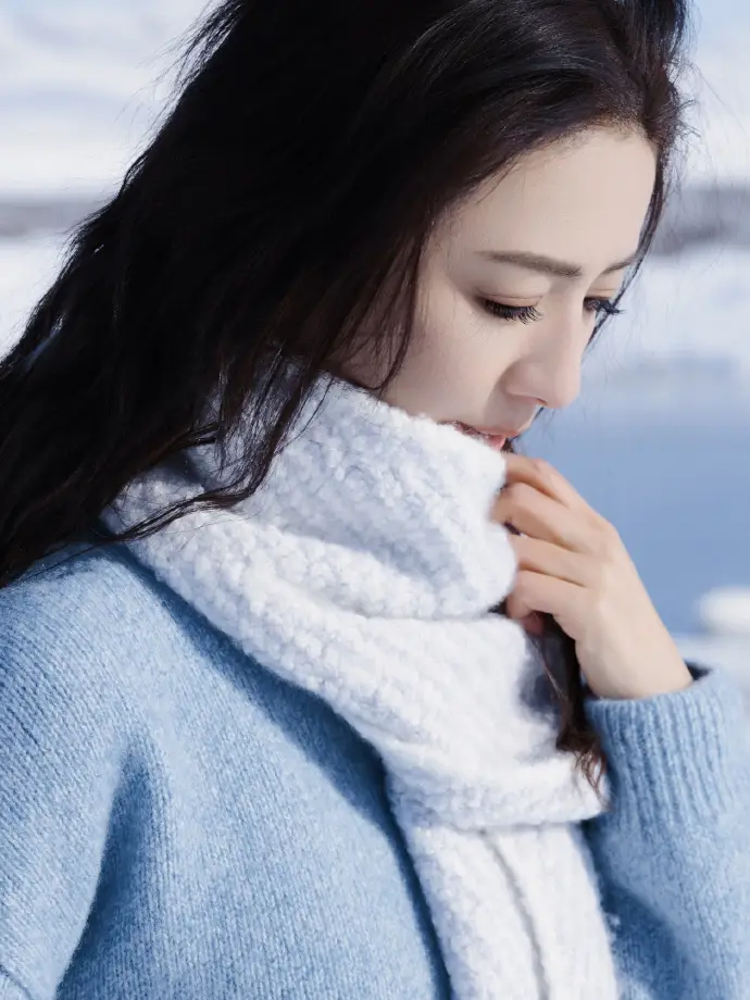 四十春风蓝白曲——佟丽娅雪中舞出的岁月礼赞 四十春风蓝白曲——佟丽娅雪中舞出的岁月礼赞