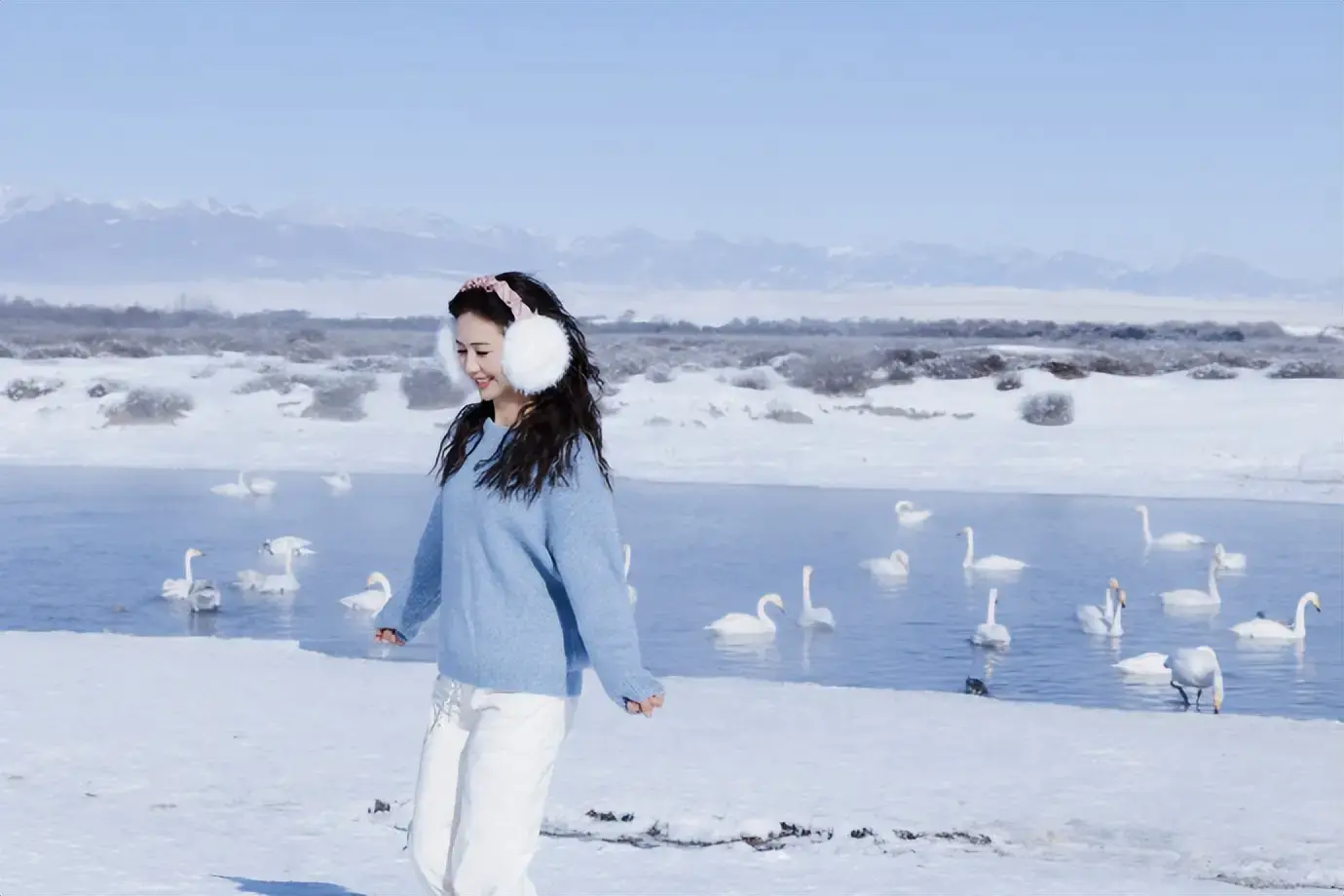 四十春风蓝白曲——佟丽娅雪中舞出的岁月礼赞 四十春风蓝白曲——佟丽娅雪中舞出的岁月礼赞