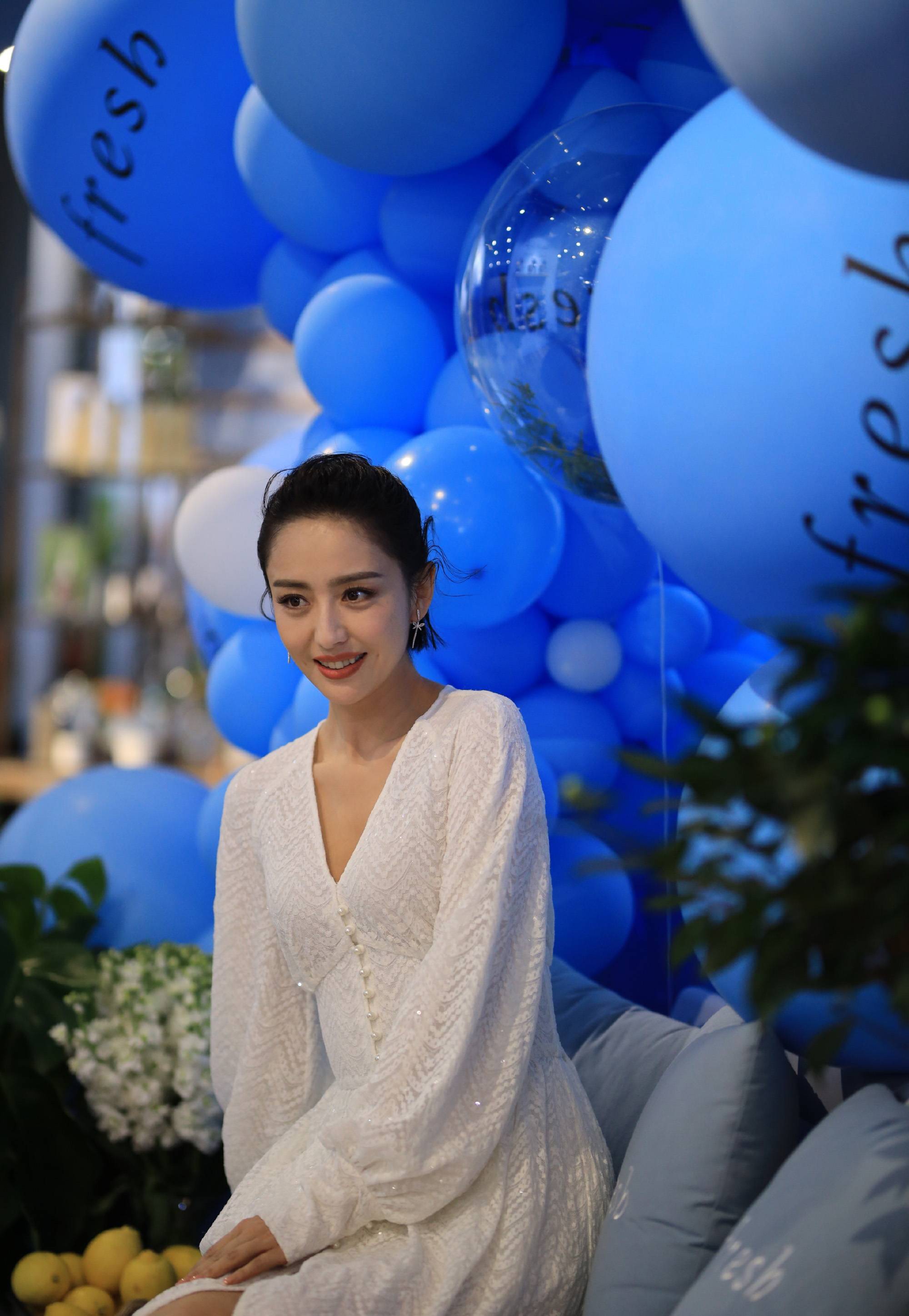 38岁佟丽娅美过24岁?开叉裙穿出少女感的3个心机密码 38岁佟丽娅美过24岁?开叉裙穿出少女感的3个心机密码