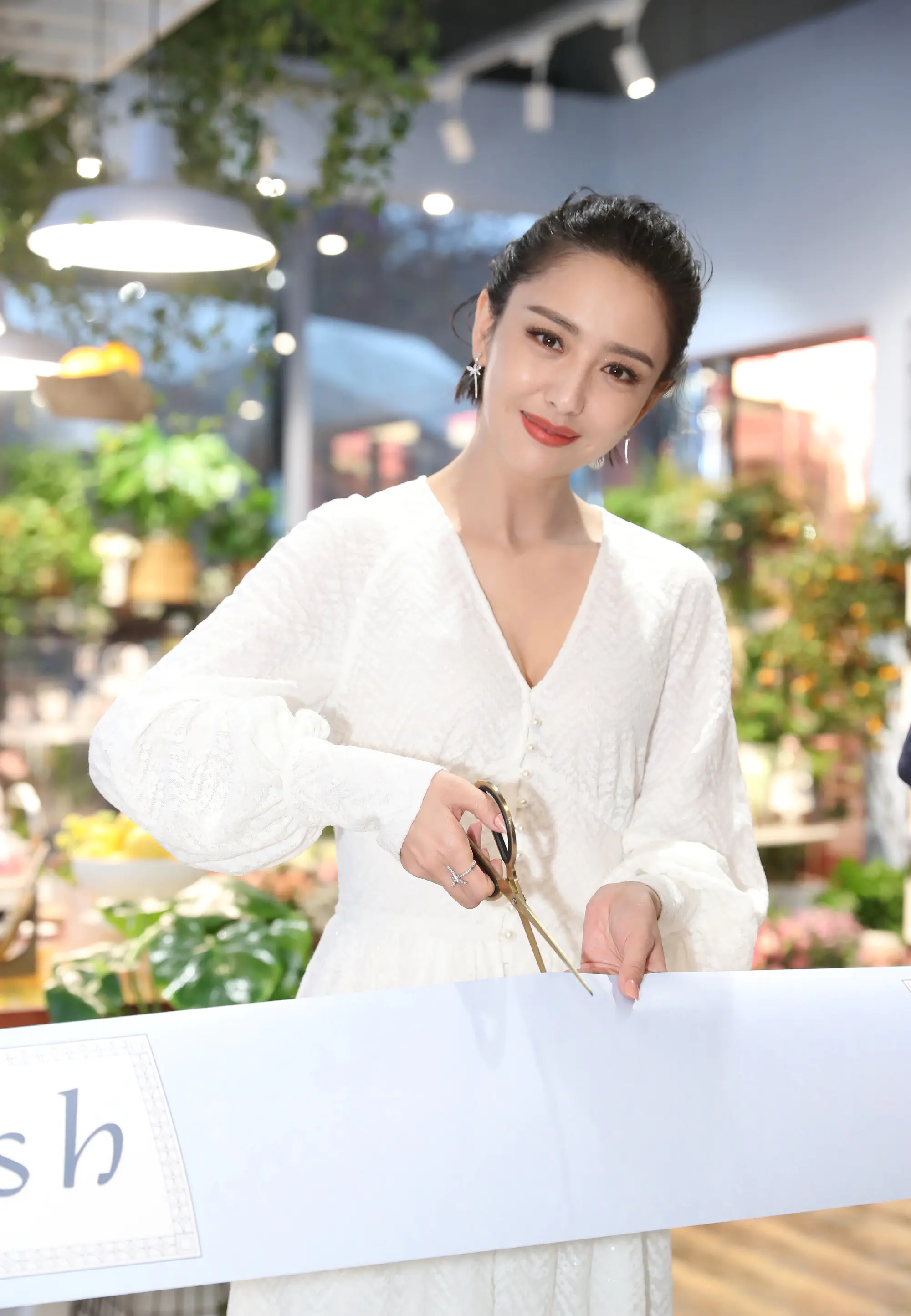 38岁佟丽娅美过24岁?开叉裙穿出少女感的3个心机密码 38岁佟丽娅美过24岁?开叉裙穿出少女感的3个心机密码