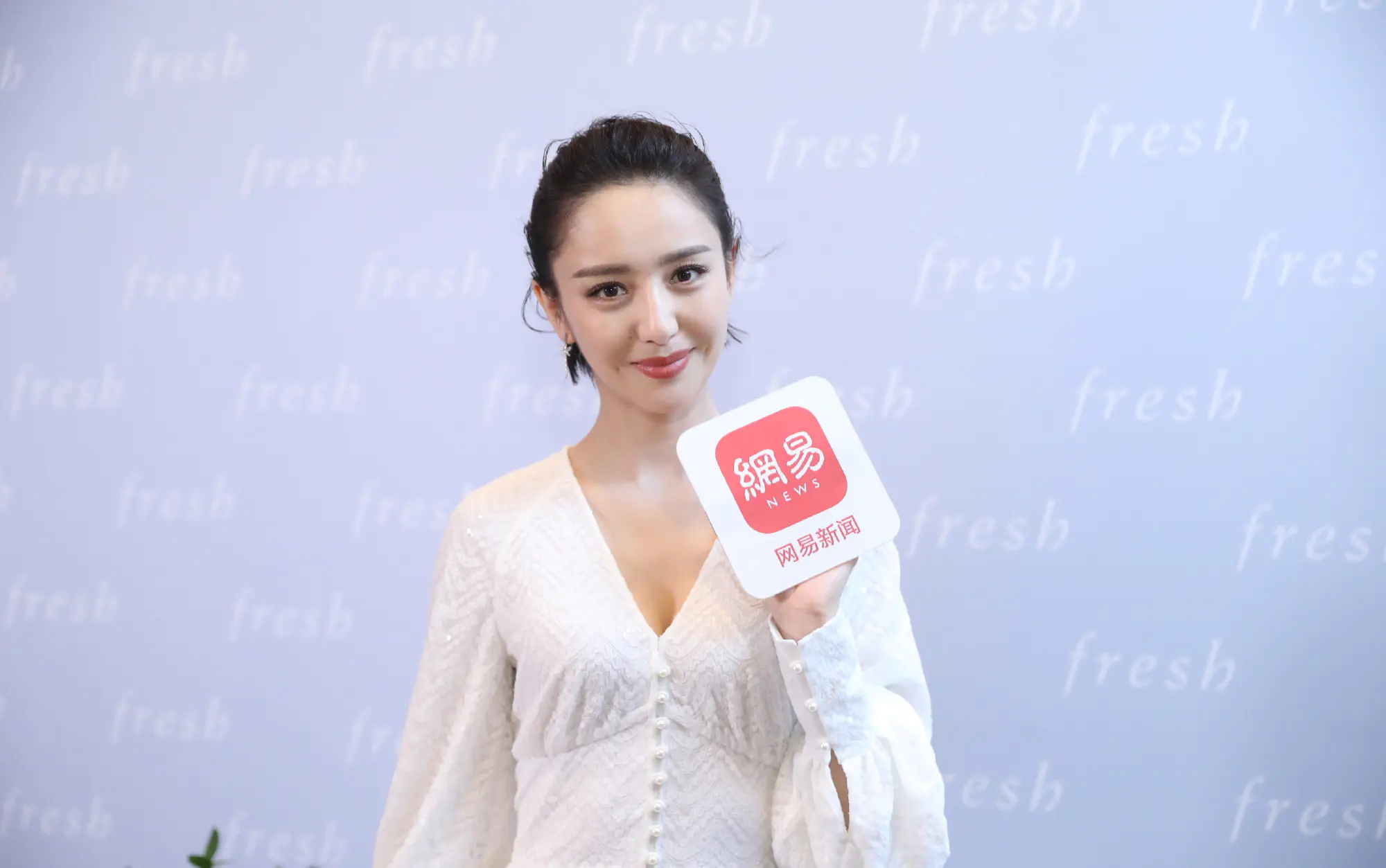 38岁佟丽娅美过24岁?开叉裙穿出少女感的3个心机密码 38岁佟丽娅美过24岁?开叉裙穿出少女感的3个心机密码