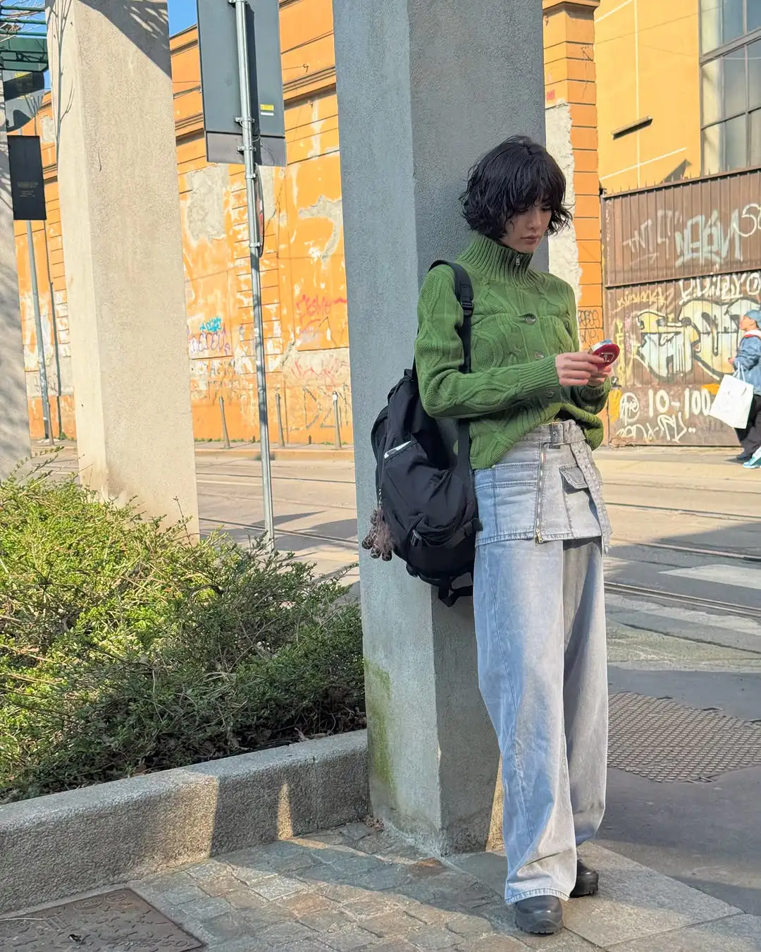 林珍娜一刀剪出百万气场!巴黎街拍解锁「帅辣美学」:工装外套里穿Bra才是真·拽姐? 林珍娜一刀剪出百万气场!巴黎街拍解锁「帅辣美学」:工装外套里穿Bra才是真·拽姐?