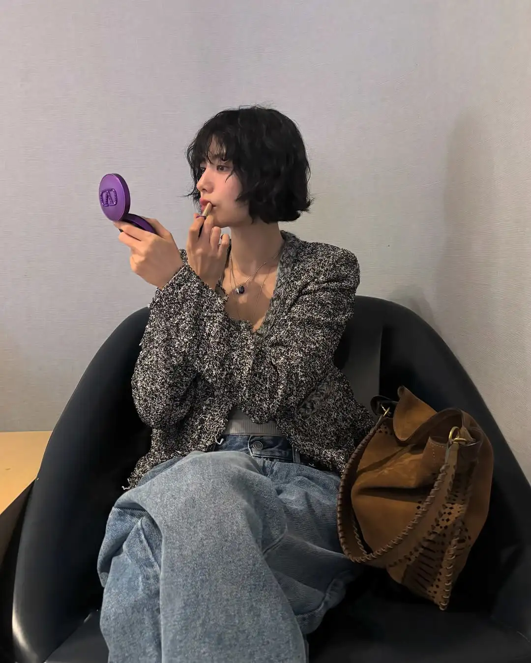 林珍娜一刀剪出百万气场!巴黎街拍解锁「帅辣美学」:工装外套里穿Bra才是真·拽姐? 林珍娜一刀剪出百万气场!巴黎街拍解锁「帅辣美学」:工装外套里穿Bra才是真·拽姐?