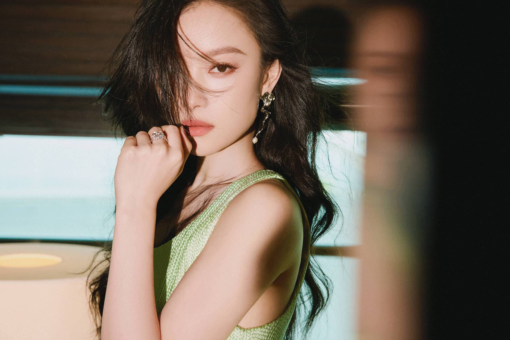 倪妮绿色长裙穿搭 春意满满 倪妮绿色长裙穿搭 春意满满