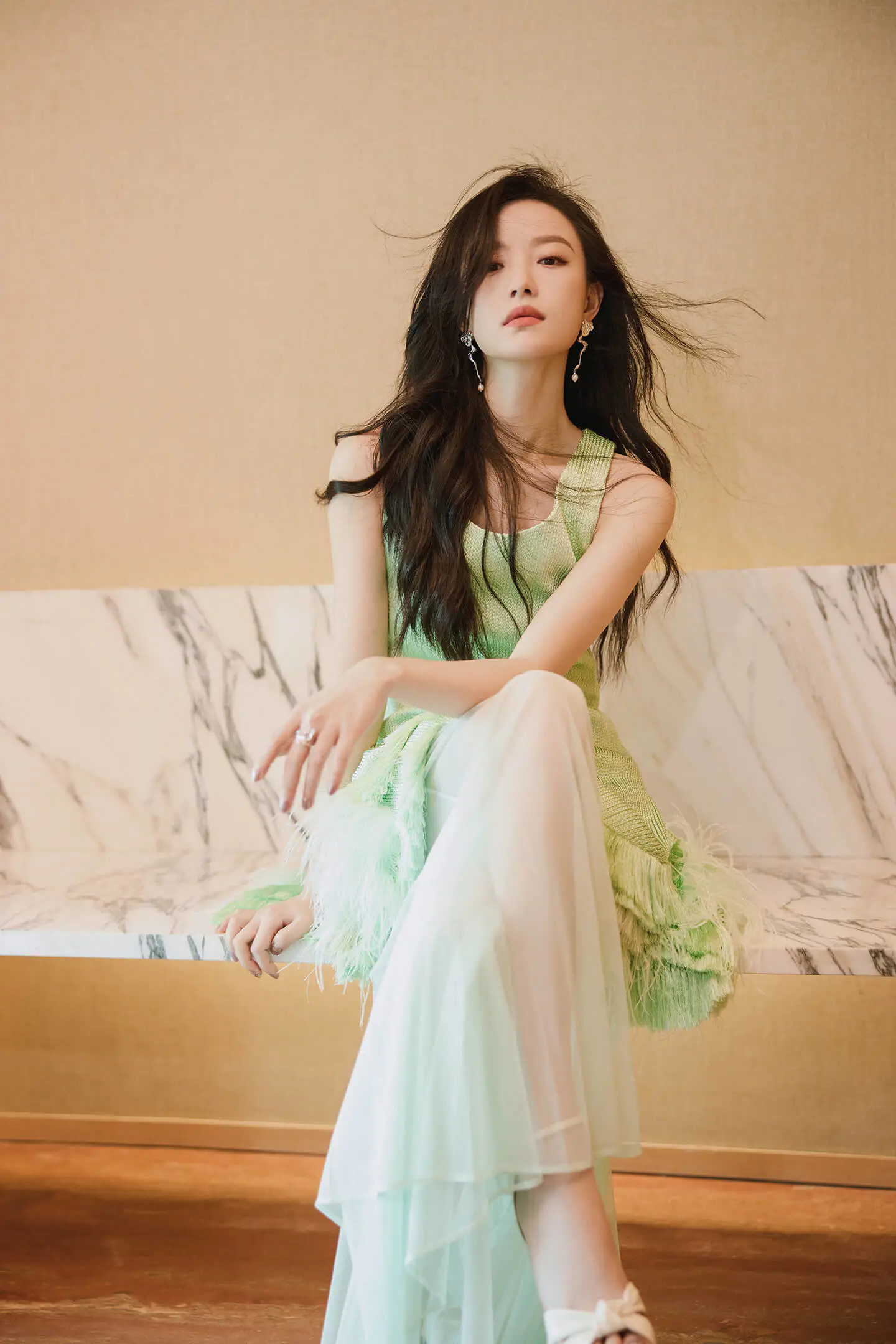 倪妮绿色长裙穿搭 春意满满 倪妮绿色长裙穿搭 春意满满