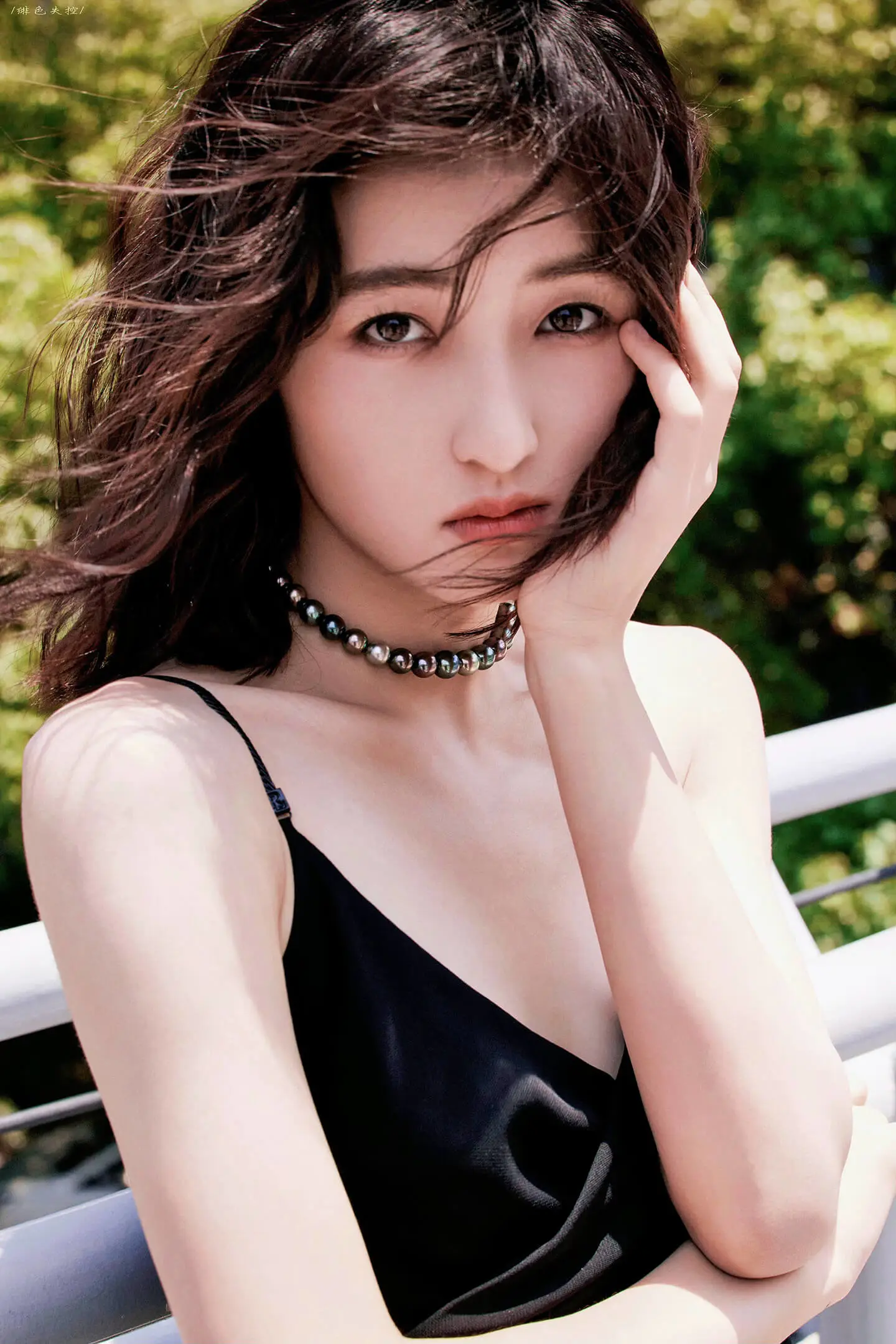 张子枫把暗黑美学玩透了!一袭露背黑裙惊现致命腰臀比:00后拽妹都开始文艺复兴了? 张子枫把暗黑美学玩透了!一袭露背黑裙惊现致命腰臀比:00后拽妹都开始文艺复兴了?