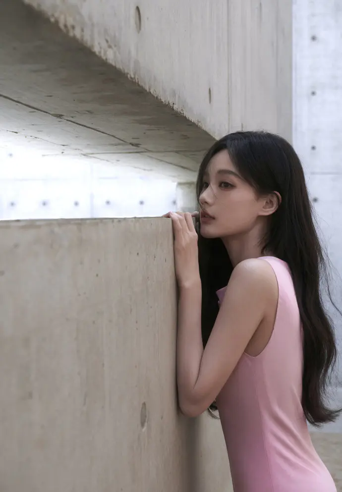 李一桐粉色逆袭杀疯了!32岁穿出满屏少女感,全靠这3条反套路? 李一桐粉色逆袭杀疯了!32岁穿出满屏少女感,全靠这3条反套路?