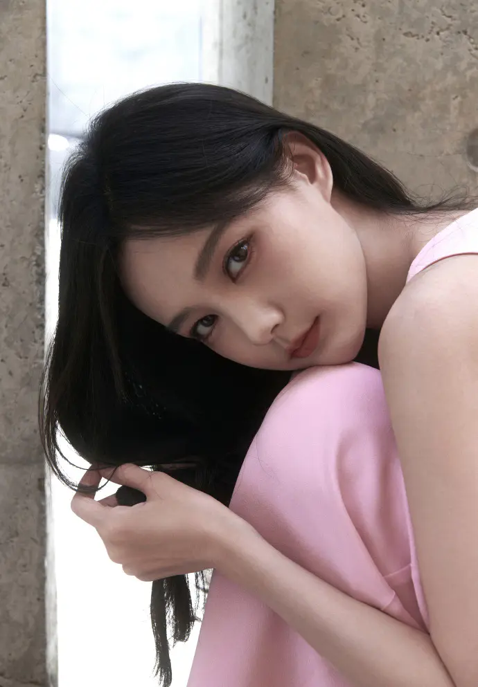 李一桐粉色逆袭杀疯了!32岁穿出满屏少女感,全靠这3条反套路? 李一桐粉色逆袭杀疯了!32岁穿出满屏少女感,全靠这3条反套路?