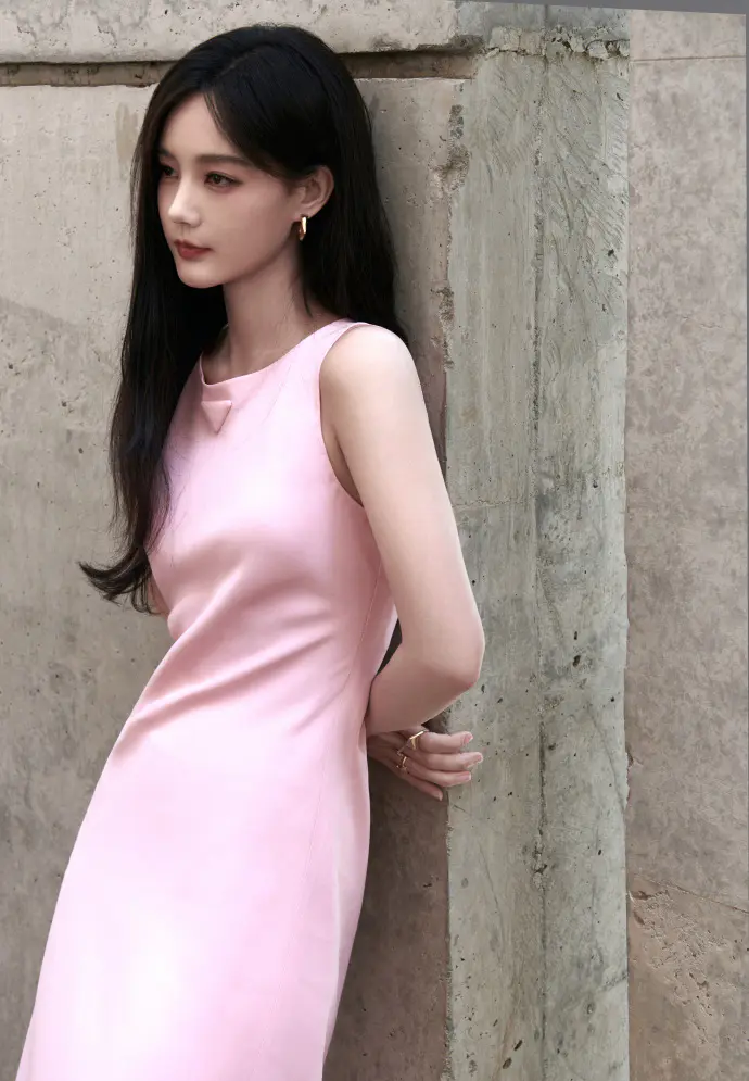 李一桐粉色逆袭杀疯了!32岁穿出满屏少女感,全靠这3条反套路? 李一桐粉色逆袭杀疯了!32岁穿出满屏少女感,全靠这3条反套路?