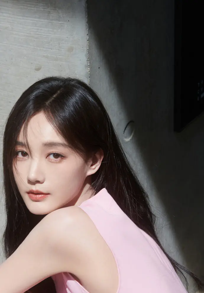 李一桐粉色逆袭杀疯了!32岁穿出满屏少女感,全靠这3条反套路? 李一桐粉色逆袭杀疯了!32岁穿出满屏少女感,全靠这3条反套路?
