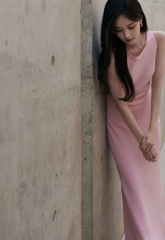 李一桐粉色逆袭杀疯了!32岁穿出满屏少女感,全靠这3条反套路? 李一桐粉色逆袭杀疯了!32岁穿出满屏少女感,全靠这3条反套路?