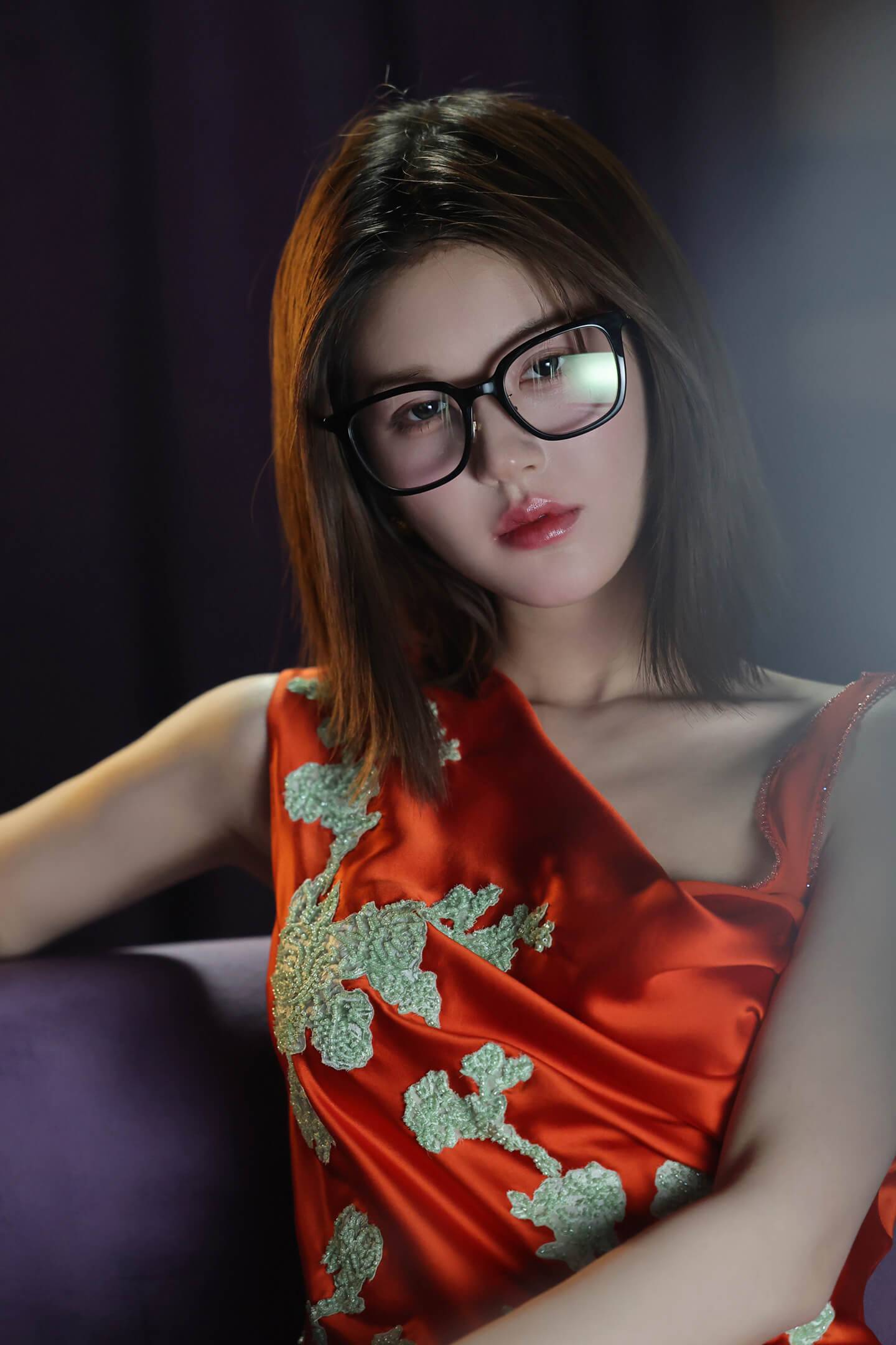 赵露思:目光所至,捕捉锋芒👓 赵露思:目光所至,捕捉锋芒👓