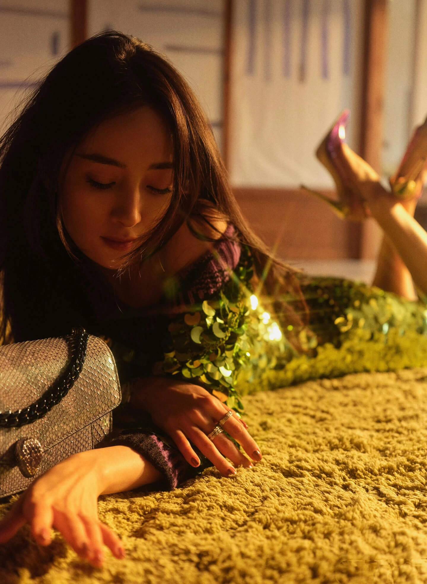 杨幂杂志拍摄从来没有让人失望过,好看的连脚趾头都是美的 杨幂杂志拍摄从来没有让人失望过,好看的连脚趾头都是美的