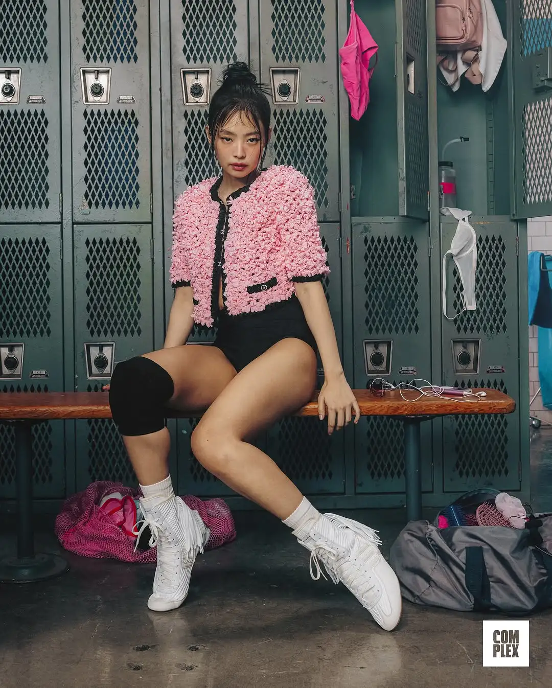 Jennie最新杂志炸街造型解析:普通人怎样穿出甜辣混搭美学? Jennie最新杂志炸街造型解析:普通人怎样穿出甜辣混搭美学?