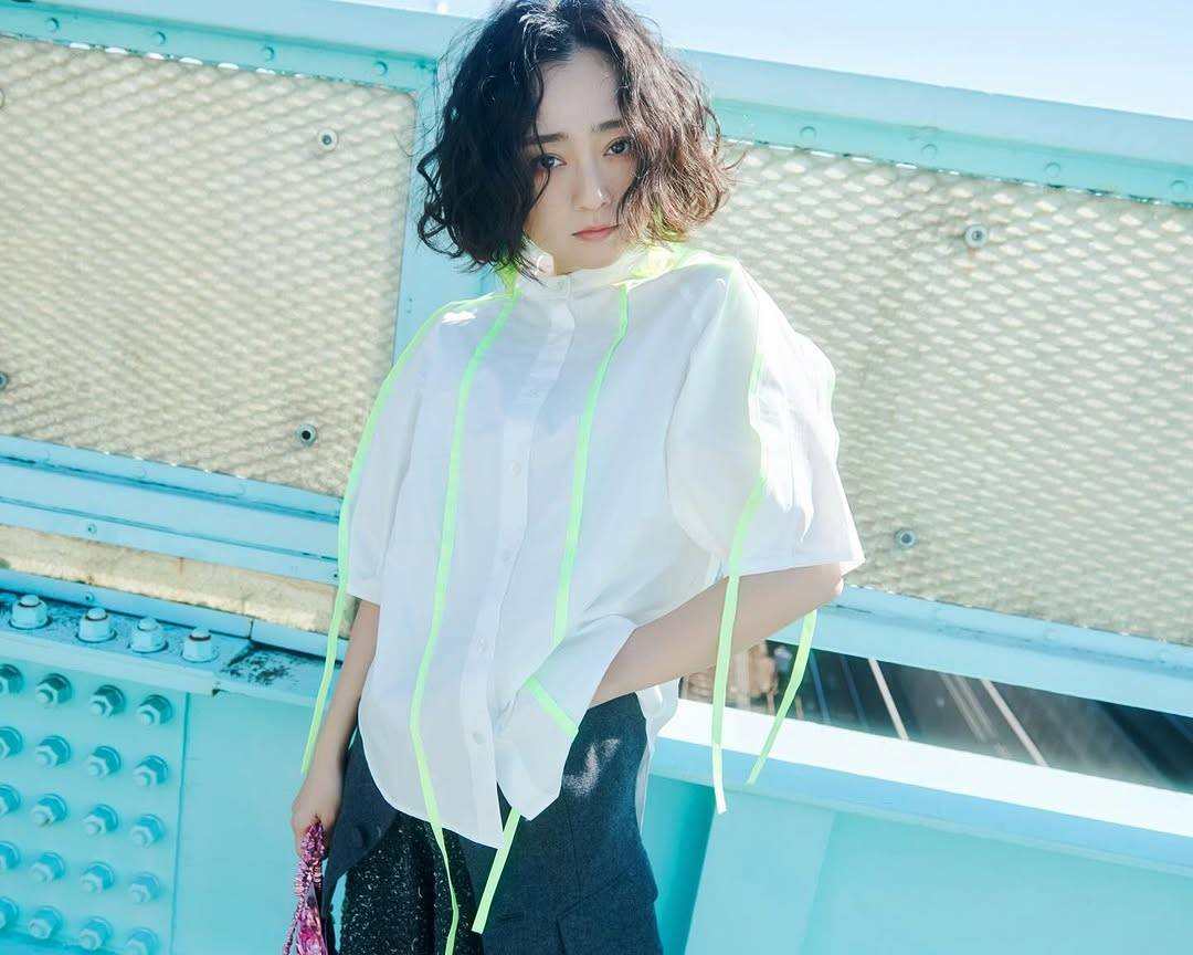 安达祐实新卷发太绝!小个子”叛逆少女风”穿搭公式大公开 安达祐实新卷发太绝!小个子”叛逆少女风”穿搭公式大公开