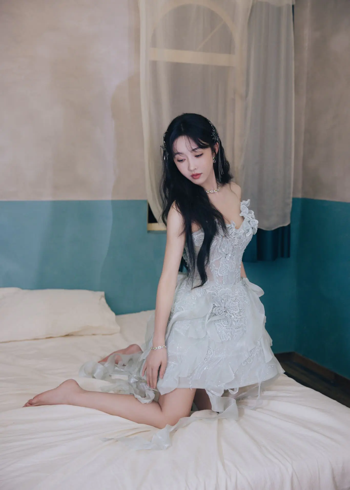 宣璐月光战袍出圈启示:普通女孩如何把蕾丝穿出千万级仙气? 宣璐月光战袍出圈启示:普通女孩如何把蕾丝穿出千万级仙气?