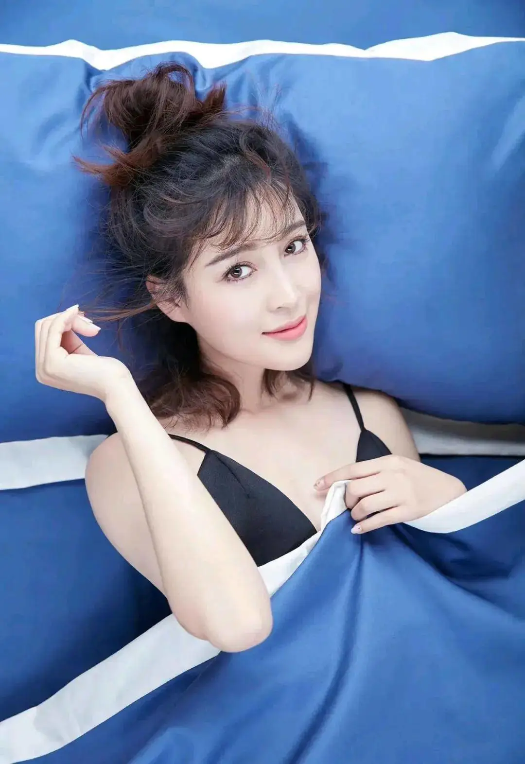 “潘金莲”甘婷婷写真露出事业线!既风情万种又性感火辣 “潘金莲”甘婷婷写真露出事业线!既风情万种又性感火辣