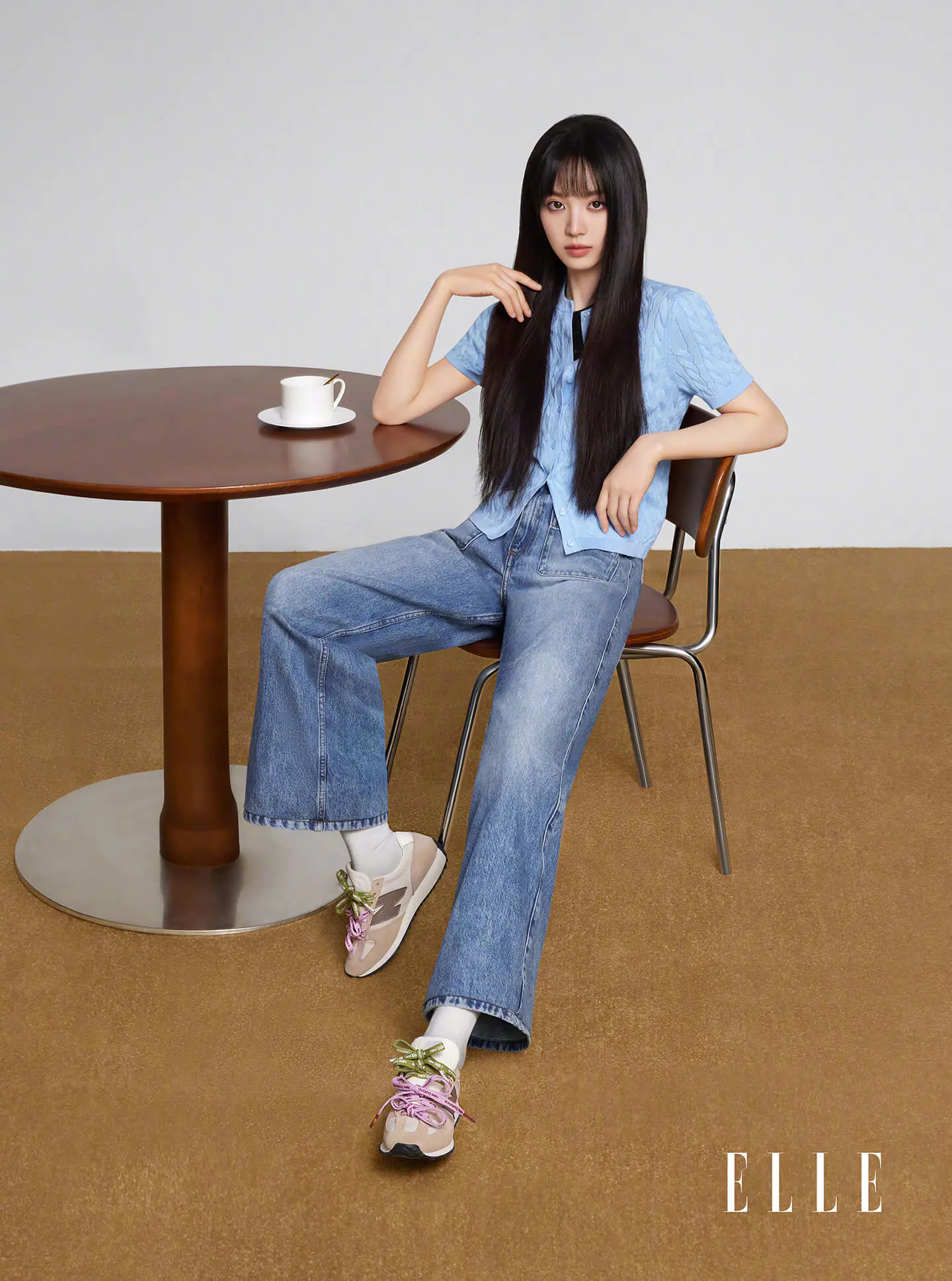 田曦薇登《ELLE》杂志封面,展现自己的另一面 田曦薇登《ELLE》杂志封面,展现自己的另一面
