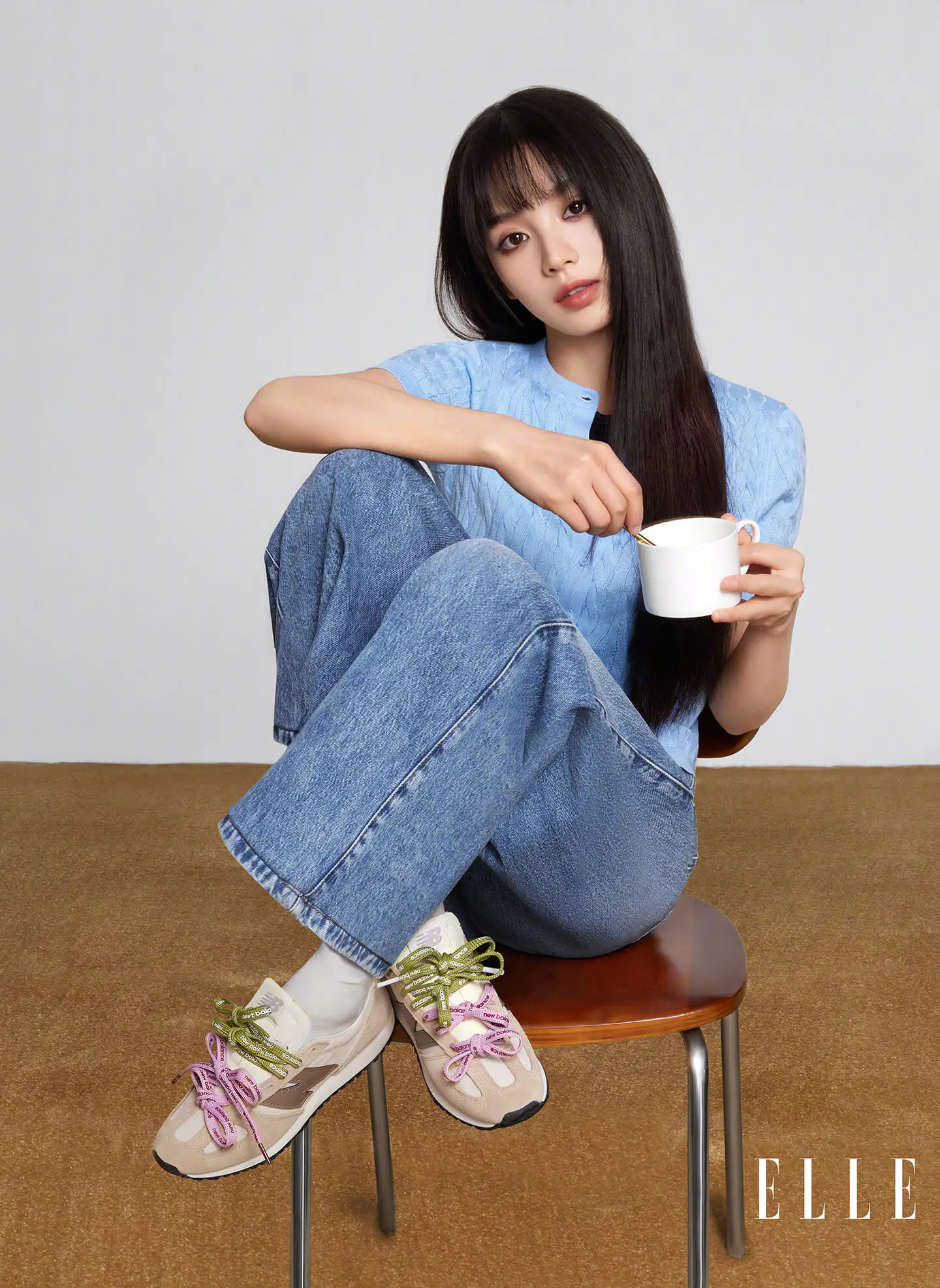 田曦薇登《ELLE》杂志封面,展现自己的另一面 田曦薇登《ELLE》杂志封面,展现自己的另一面