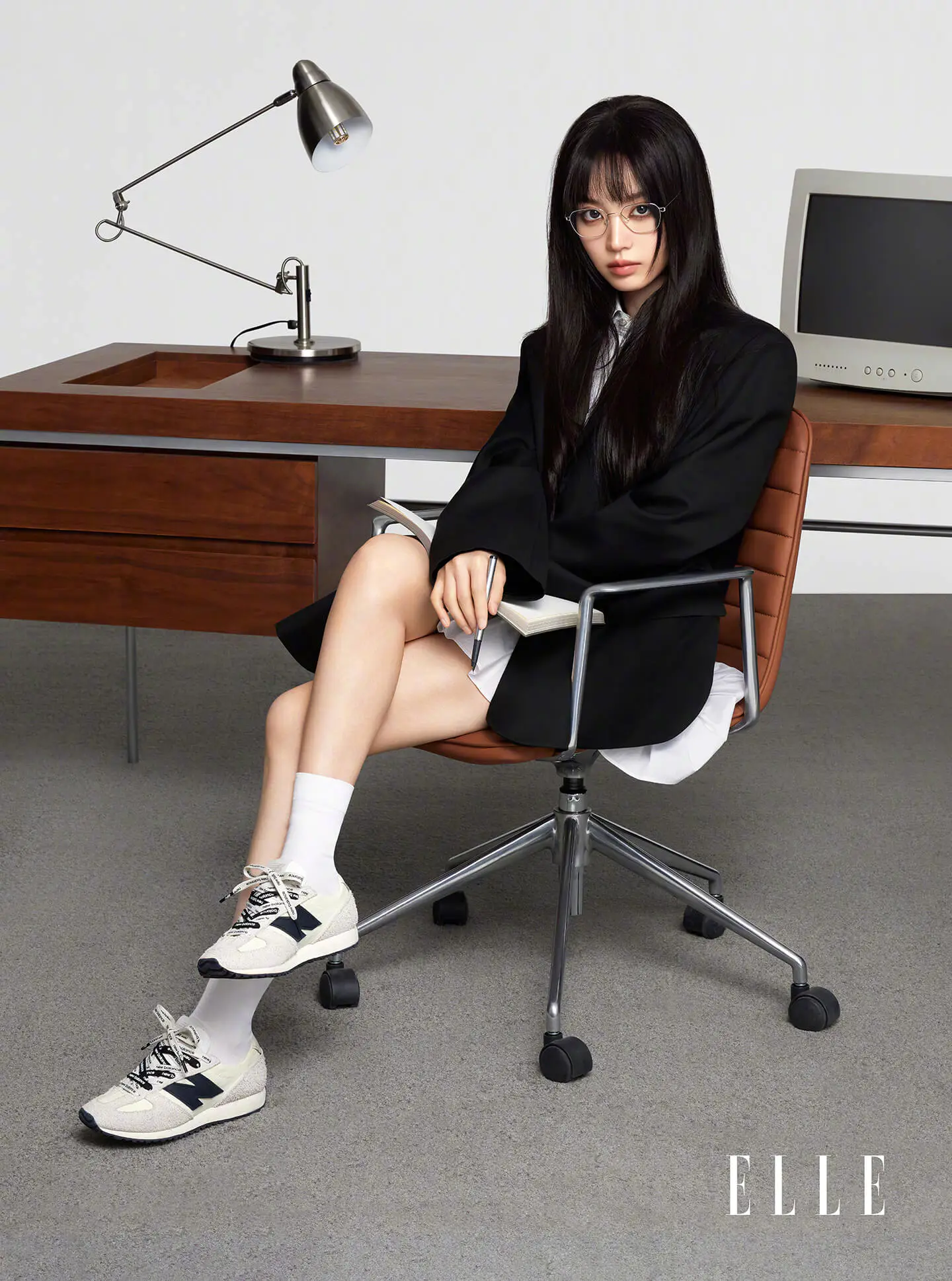 田曦薇登《ELLE》杂志封面,展现自己的另一面 田曦薇登《ELLE》杂志封面,展现自己的另一面