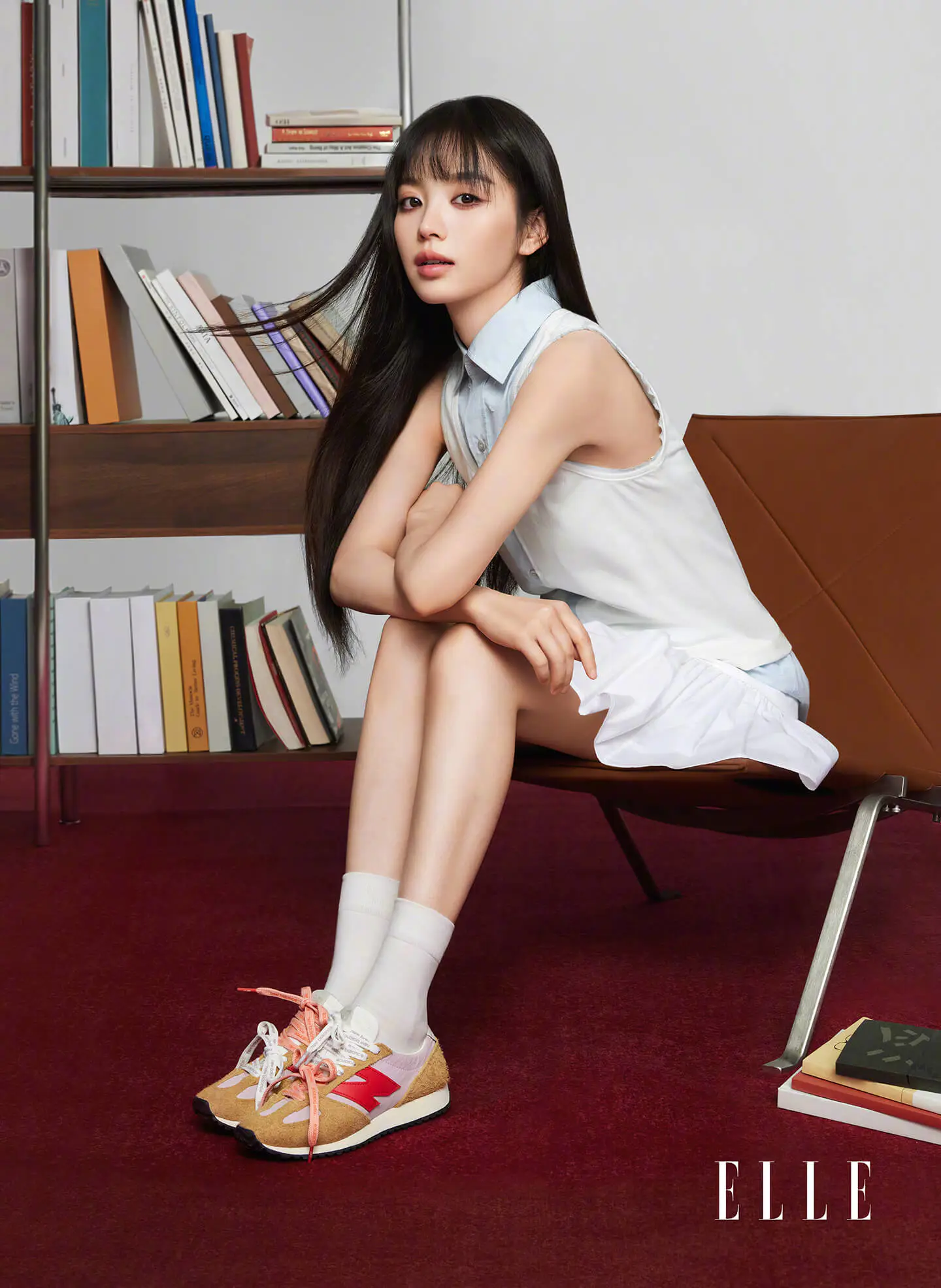 田曦薇登《ELLE》杂志封面,展现自己的另一面 田曦薇登《ELLE》杂志封面,展现自己的另一面