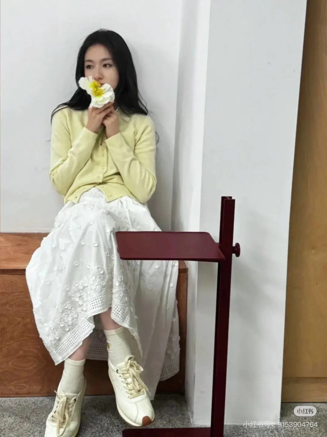 一张初恋脸的李兰迪着装风格更是会拿捏浅淡色系,整个人都甜美可人! 一张初恋脸的李兰迪着装风格更是会拿捏浅淡色系,整个人都甜美可人!