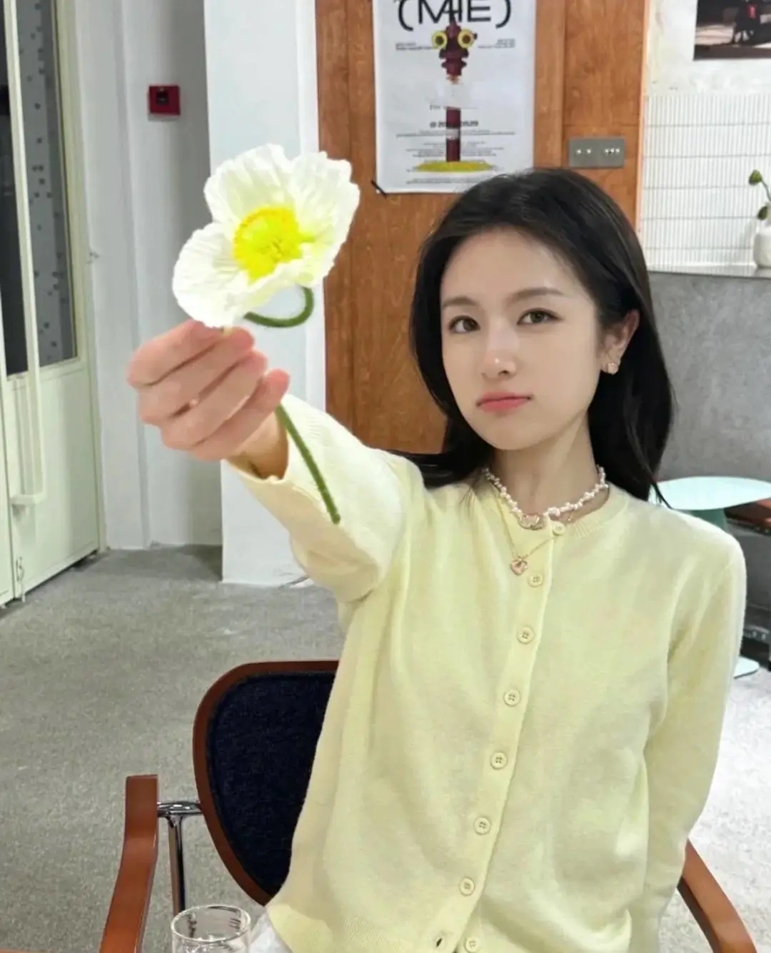 一张初恋脸的李兰迪着装风格更是会拿捏浅淡色系,整个人都甜美可人! 一张初恋脸的李兰迪着装风格更是会拿捏浅淡色系,整个人都甜美可人!