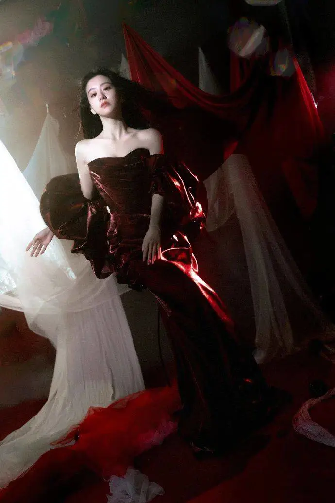 包上恩:红色抹胸裙纯欲天花板,肤白貌美大长腿,这身材我直接看呆! 包上恩:红色抹胸裙纯欲天花板,肤白貌美大长腿,这身材我直接看呆!