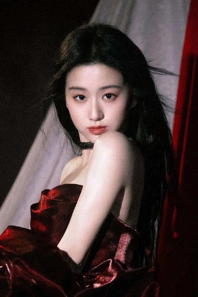 包上恩:红色抹胸裙纯欲天花板,肤白貌美大长腿,这身材我直接看呆! 包上恩:红色抹胸裙纯欲天花板,肤白貌美大长腿,这身材我直接看呆!