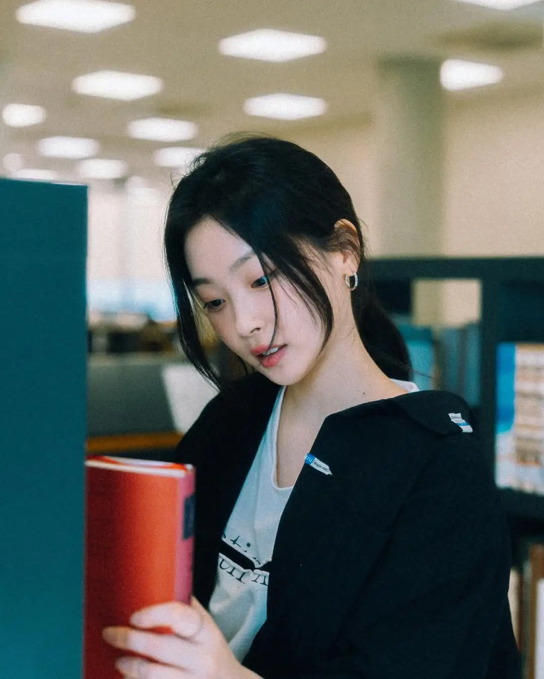 《比天堂更美的穿搭指南》崔熙真:人间猫系美学如何炼成?普通人必学的空灵感穿搭公式 《比天堂更美的穿搭指南》崔熙真:人间猫系美学如何炼成?普通人必学的空灵感穿搭公式