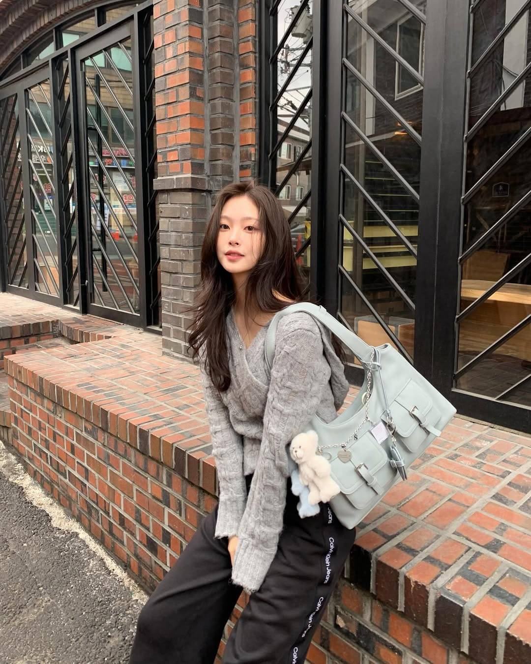 《比天堂更美的穿搭指南》崔熙真:人间猫系美学如何炼成?普通人必学的空灵感穿搭公式 《比天堂更美的穿搭指南》崔熙真:人间猫系美学如何炼成?普通人必学的空灵感穿搭公式