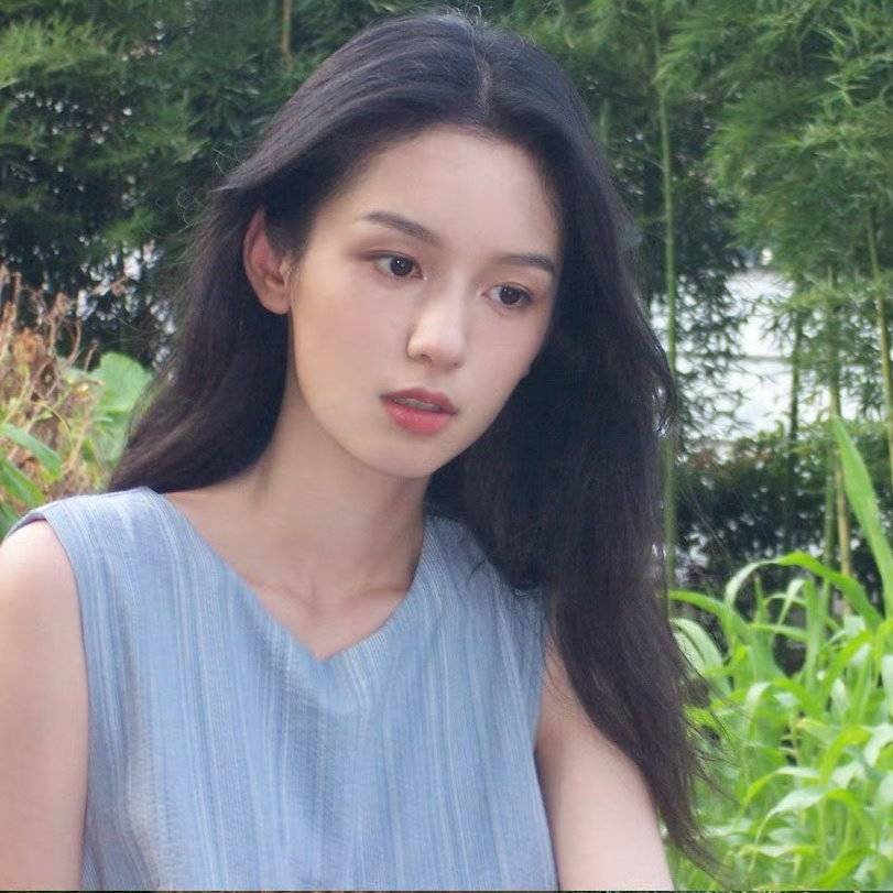 周也清秀的面容加上清新的穿搭,真是太完美 周也清秀的面容加上清新的穿搭,真是太完美