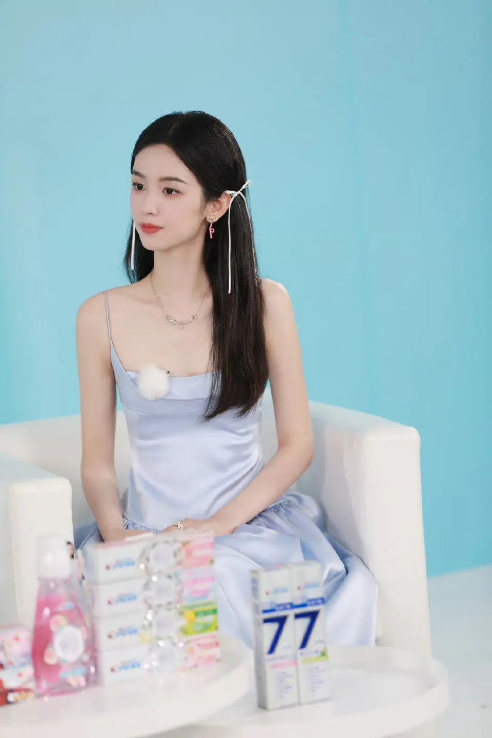 周也清秀的面容加上清新的穿搭,真是太完美 周也清秀的面容加上清新的穿搭,真是太完美