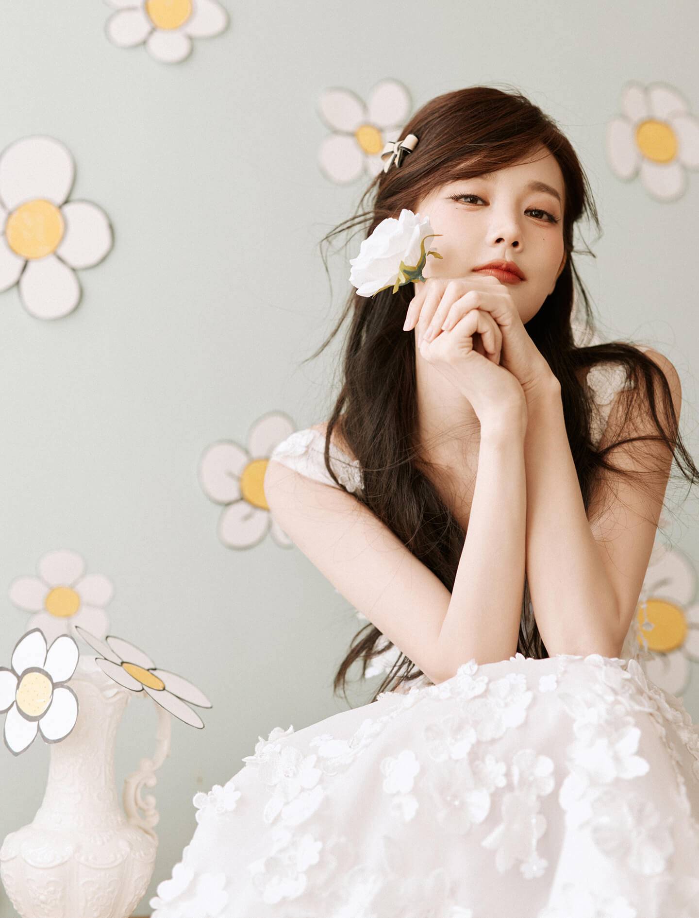 李一桐清甜小白花造型尽显清纯美 犹如温柔阳光穿透薄雾 李一桐清甜小白花造型尽显清纯美 犹如温柔阳光穿透薄雾