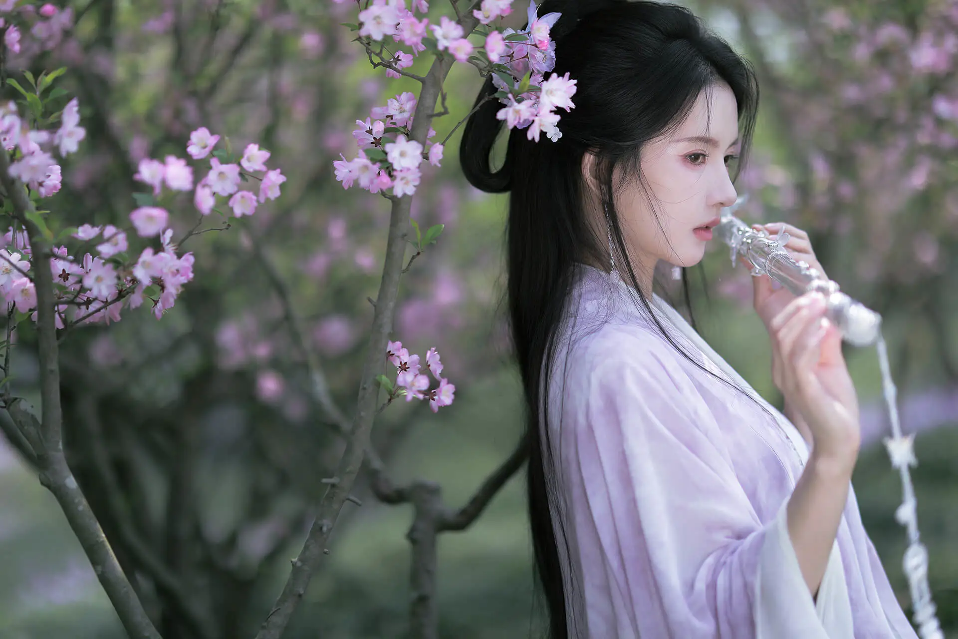 刘些宁花海古装美拍 越来越美了 刘些宁花海古装美拍 越来越美了