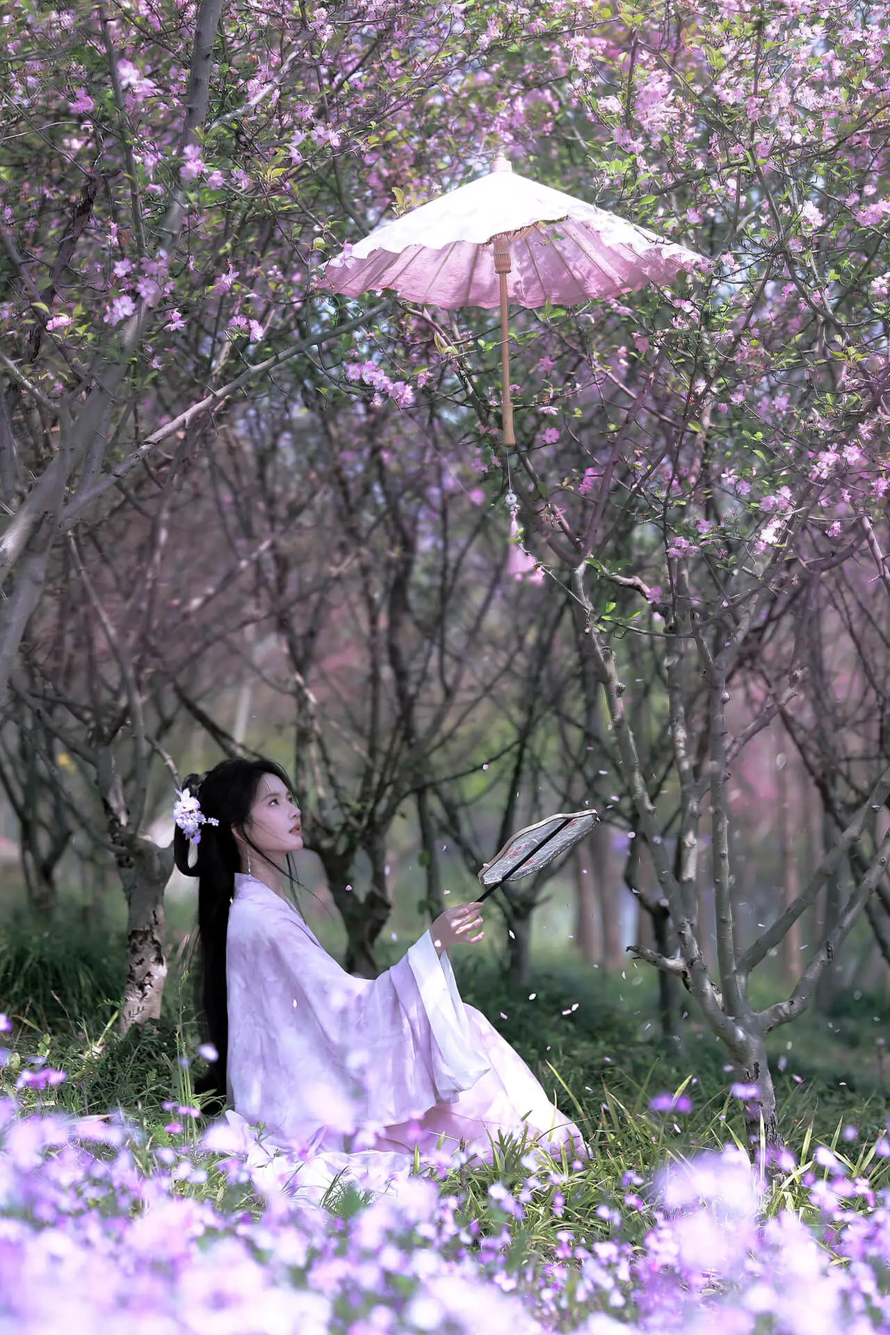 刘些宁花海古装美拍 越来越美了 刘些宁花海古装美拍 越来越美了